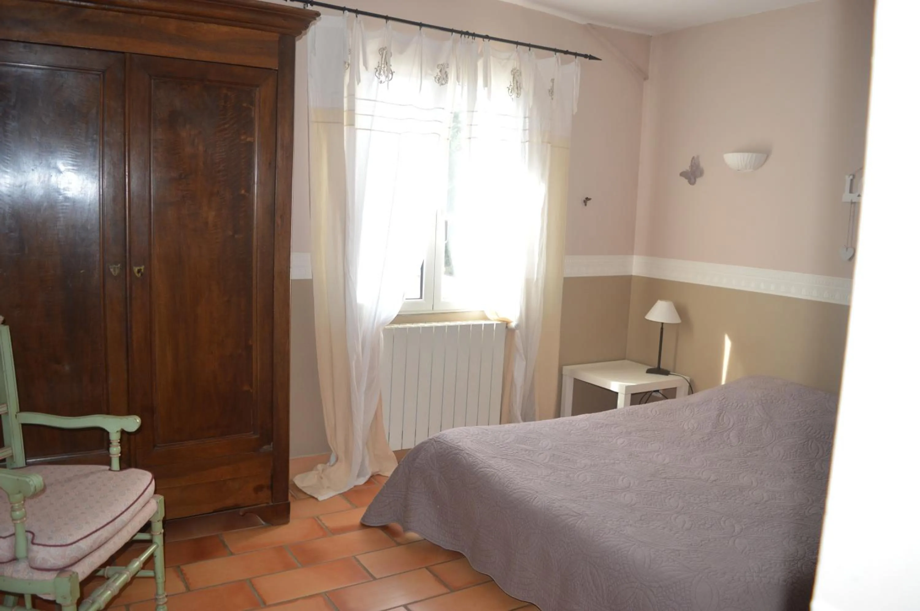 Day, Bed in La Bastide Des Oliviers