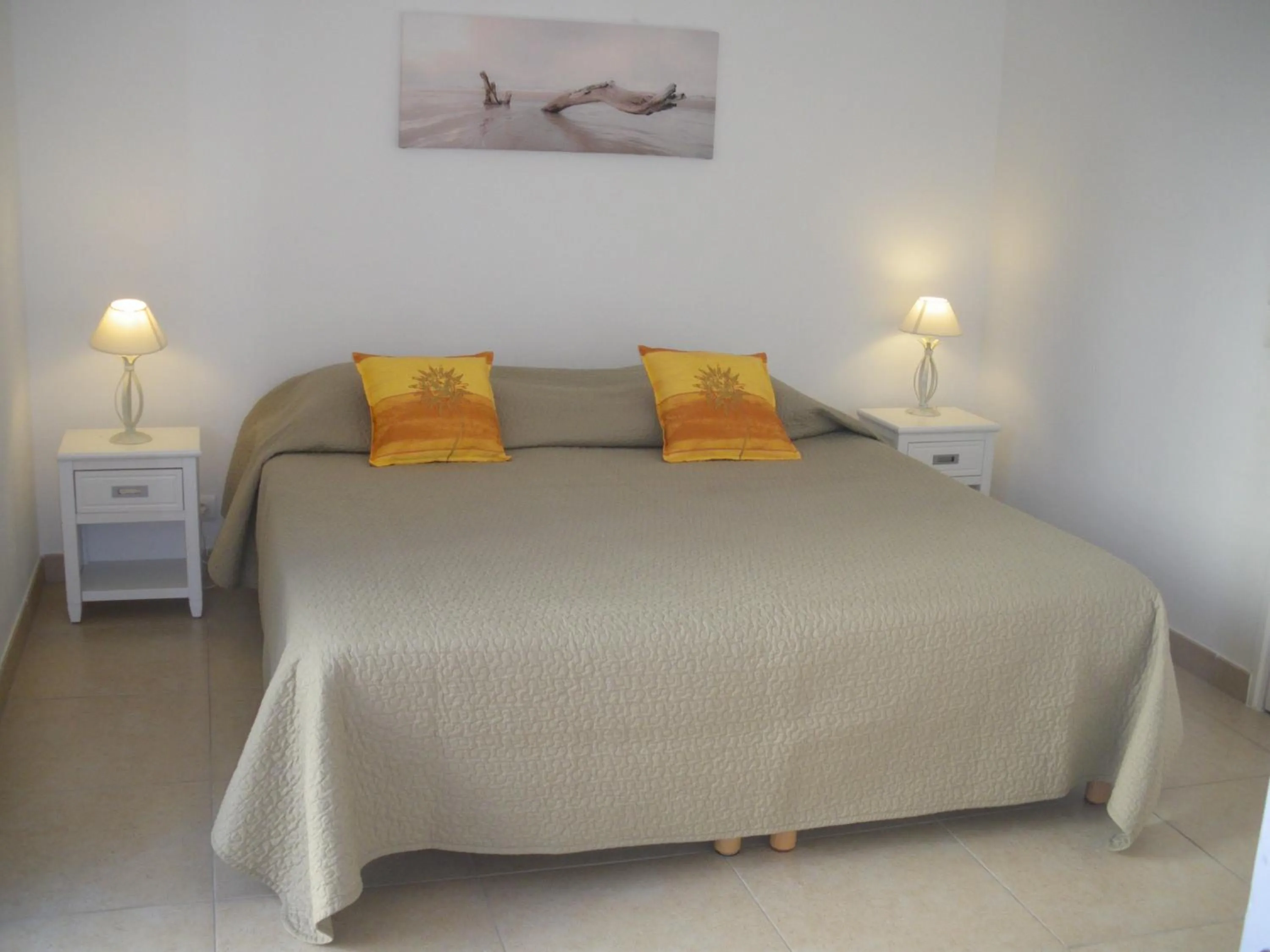 Bed in Residence Gameau