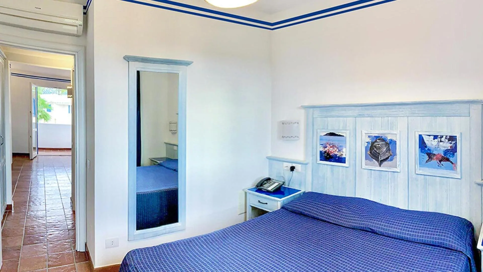 Photo of the whole room, Bed in Resort Cala La Luna