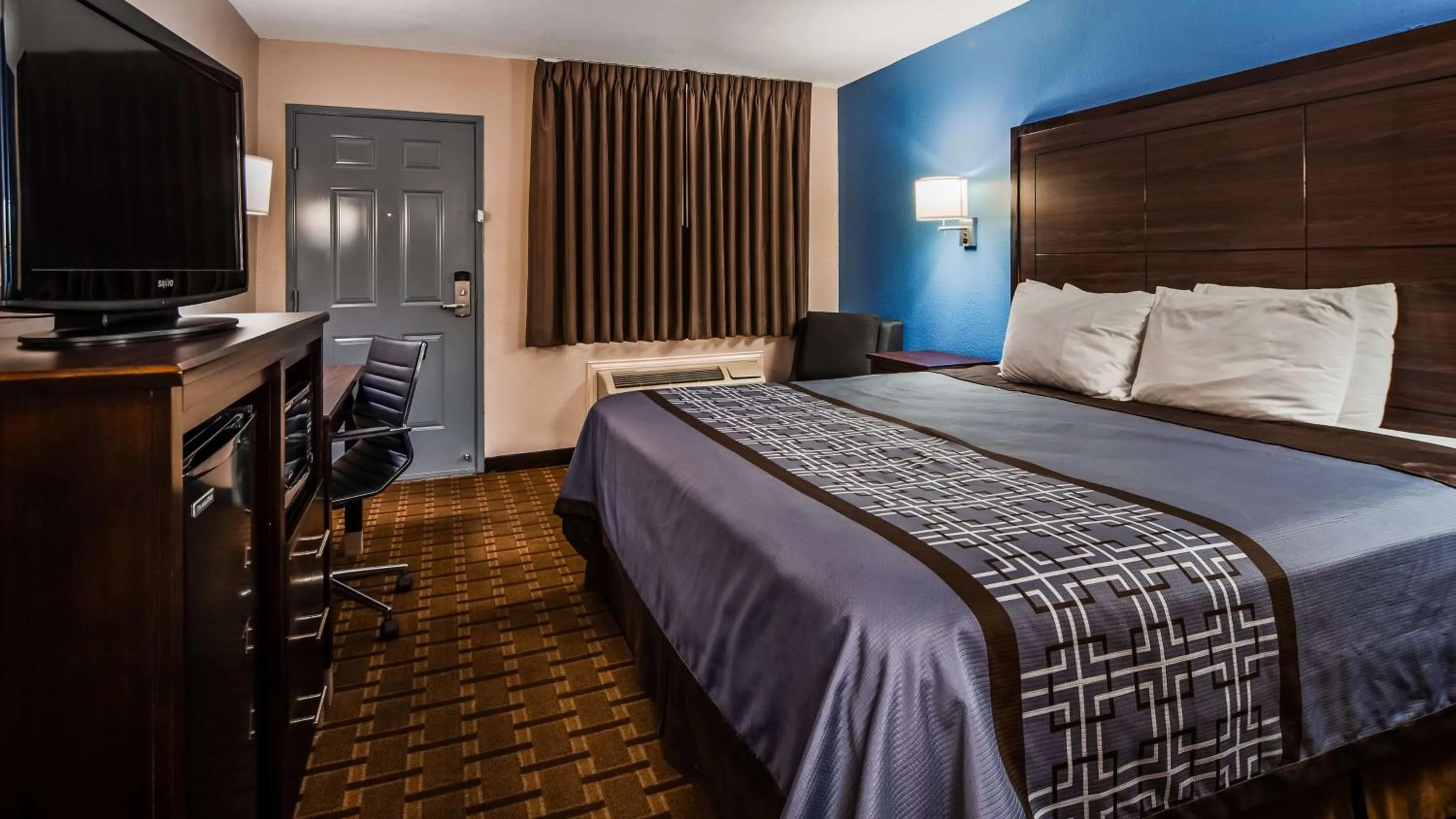 Bedroom, Bed in SureStay Hotel by Best Western Terrell