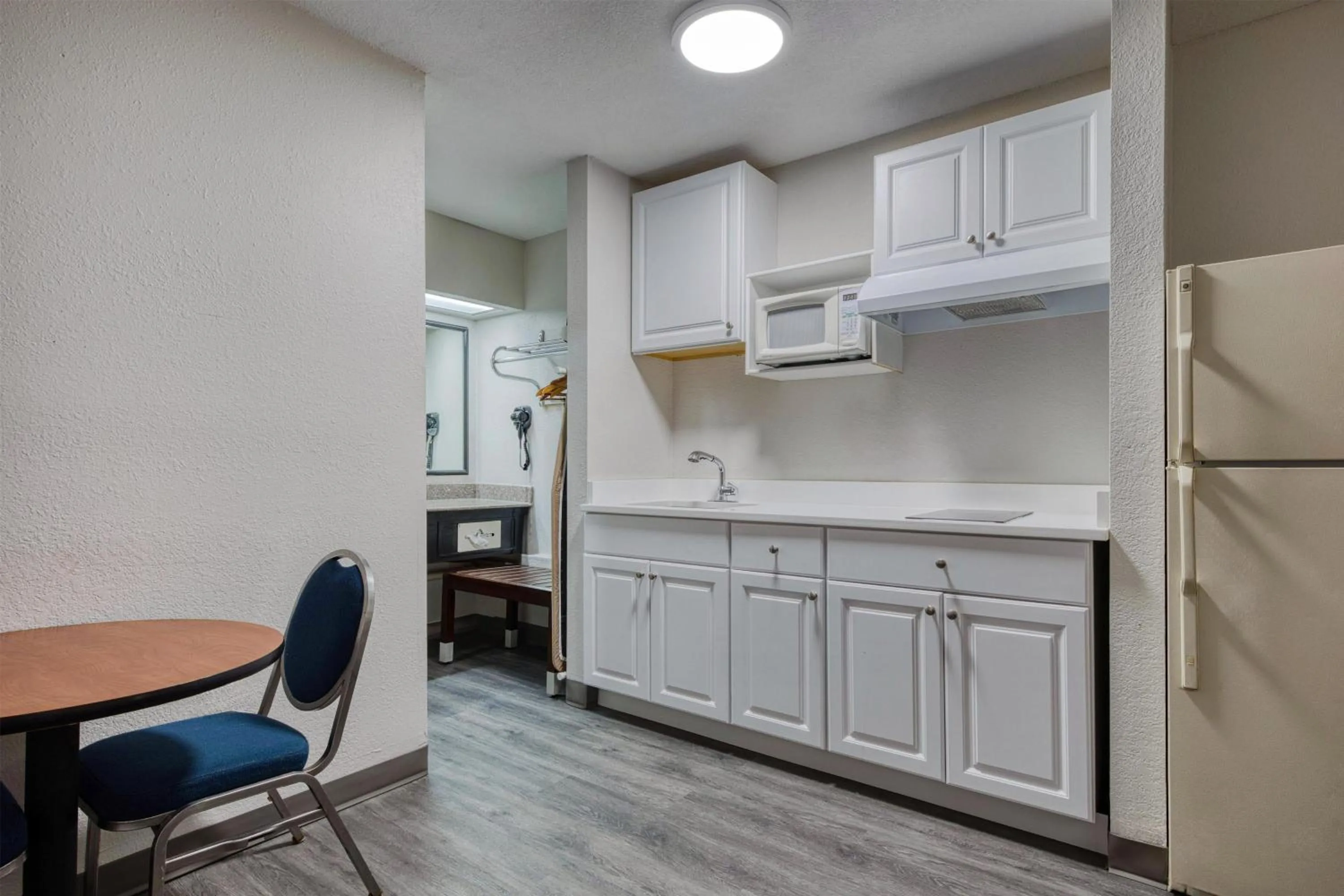 Bedroom in SureStay Hotel by Best Western Terrell