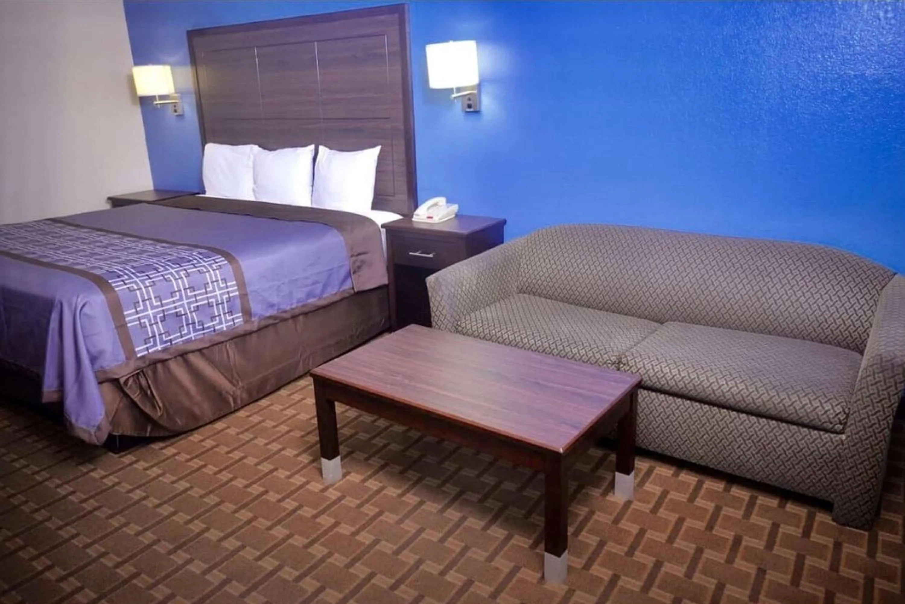 Bedroom, Bed in SureStay Hotel by Best Western Terrell