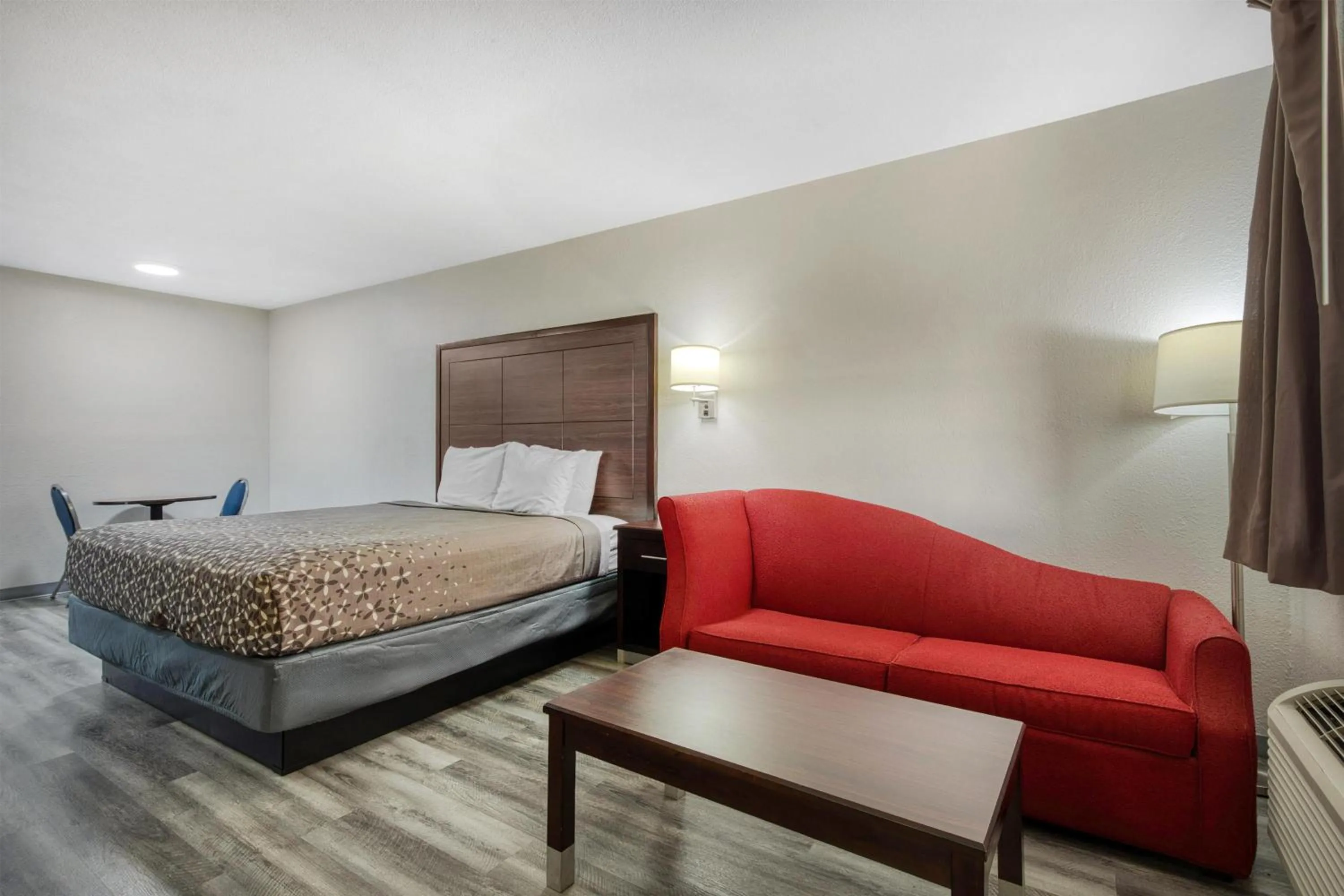 Bedroom, Bed in SureStay Hotel by Best Western Terrell