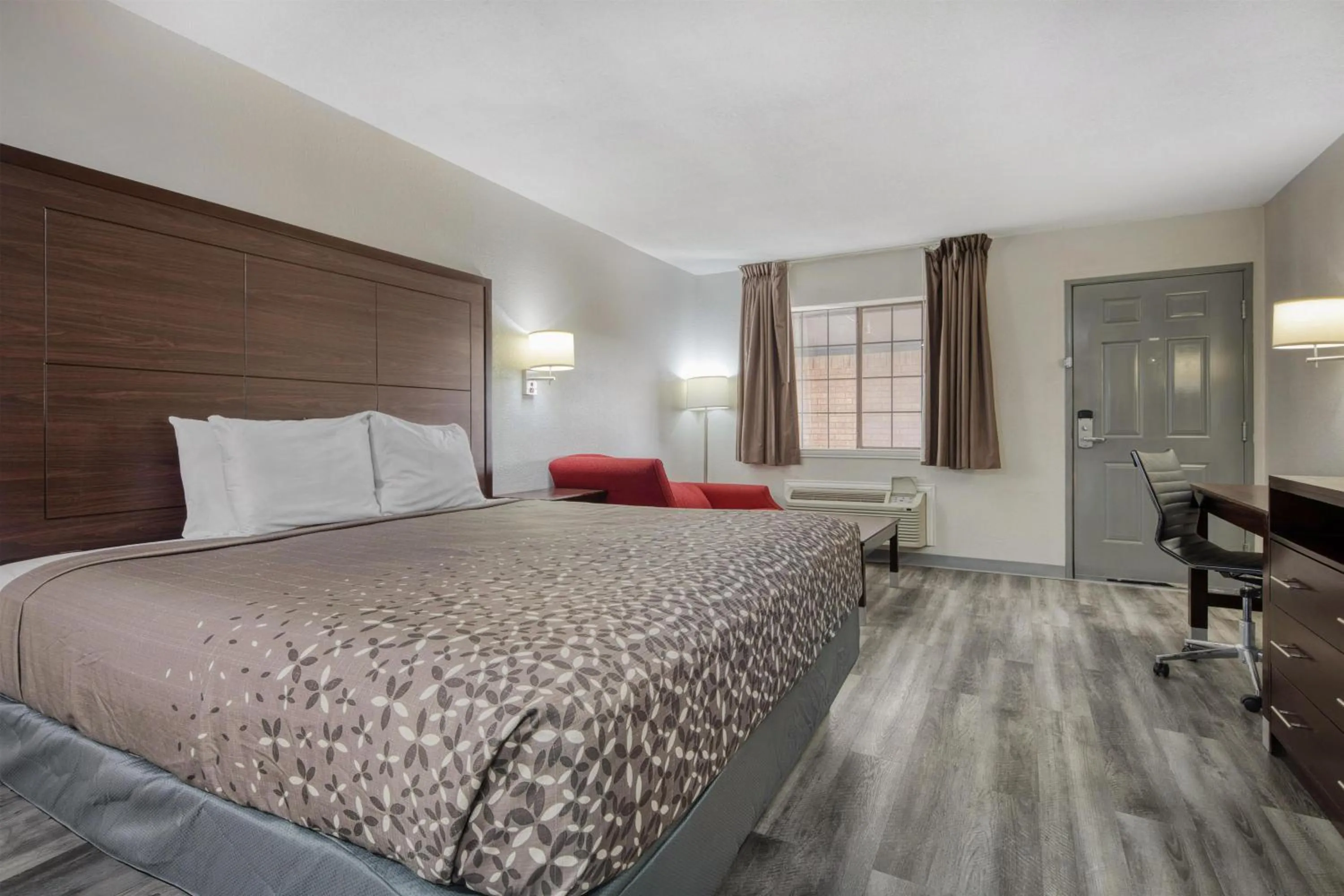 Bedroom, Bed in SureStay Hotel by Best Western Terrell