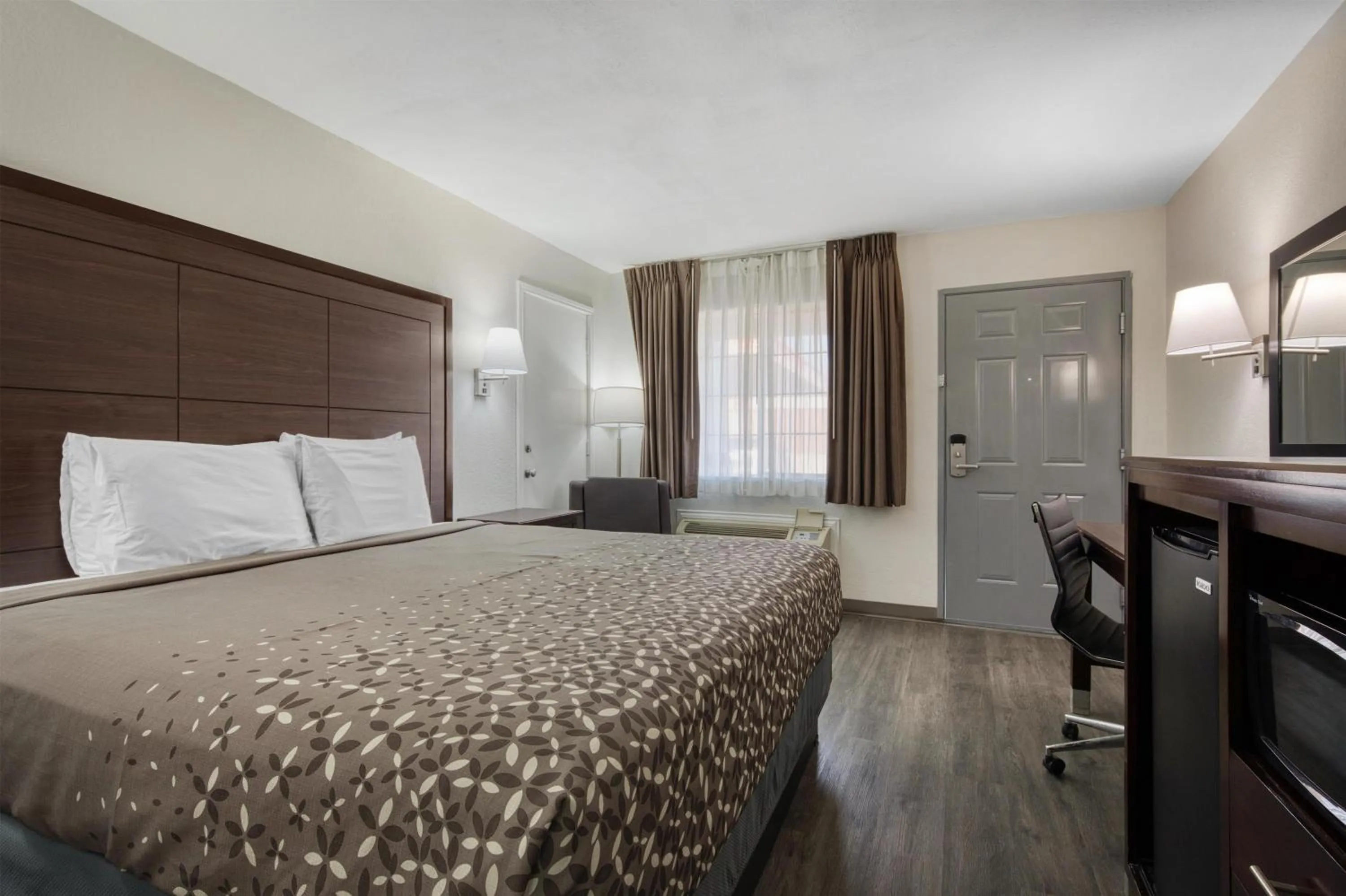 Bedroom, Bed in SureStay Hotel by Best Western Terrell