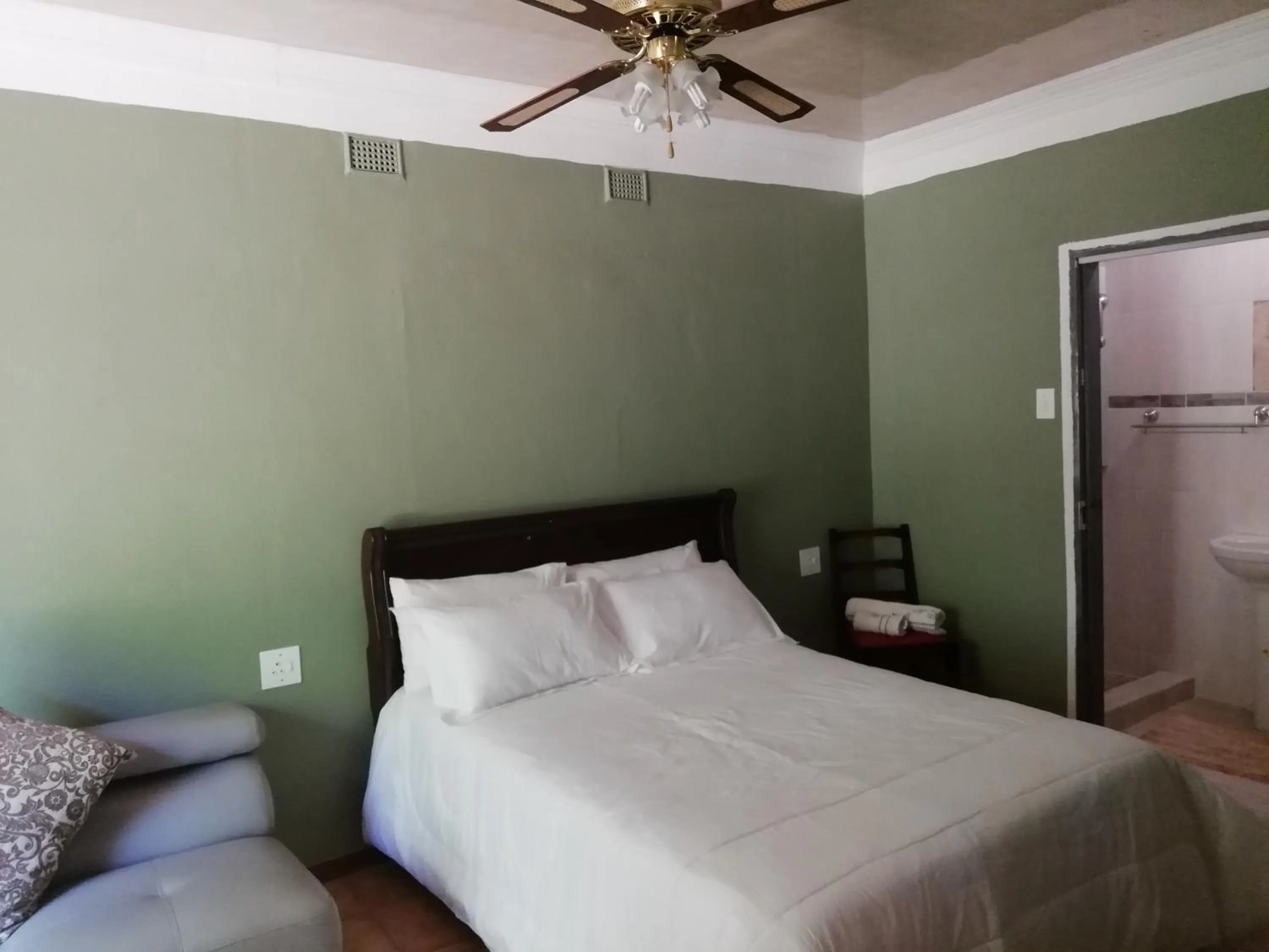 Bed in Ankuweni Guest house