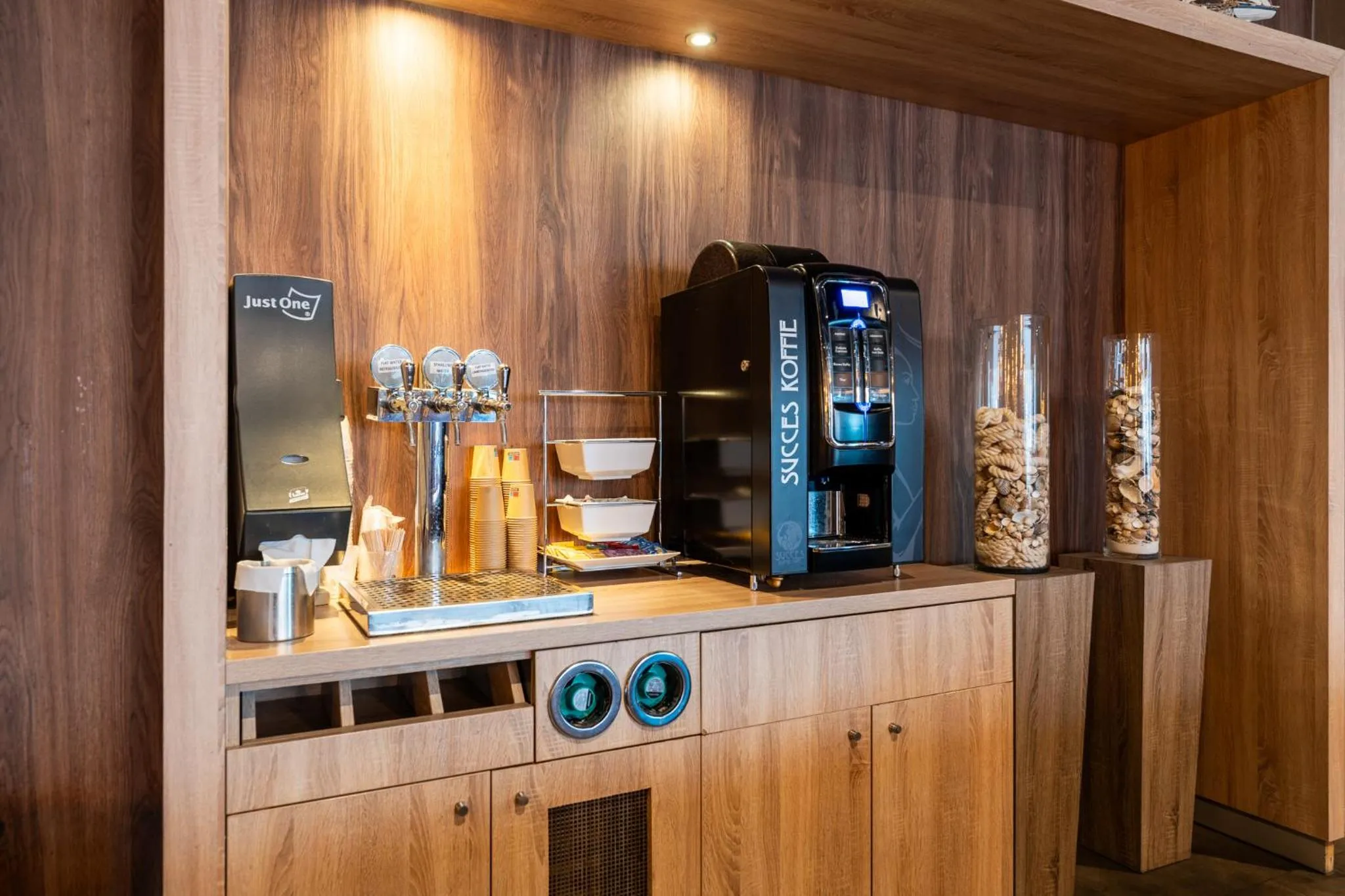 Coffee/tea facilities in Antwerp Harbour Hotel