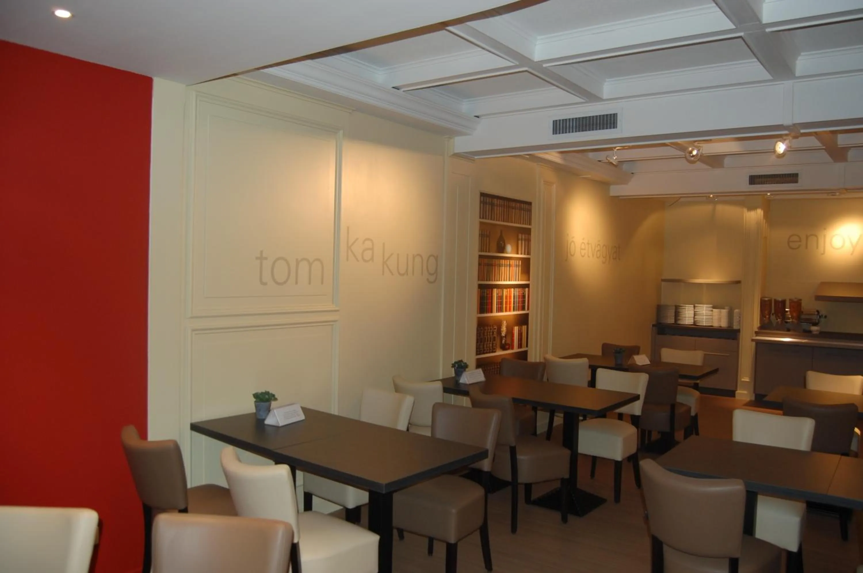 Restaurant/places to eat in Antwerp Harbour Hotel