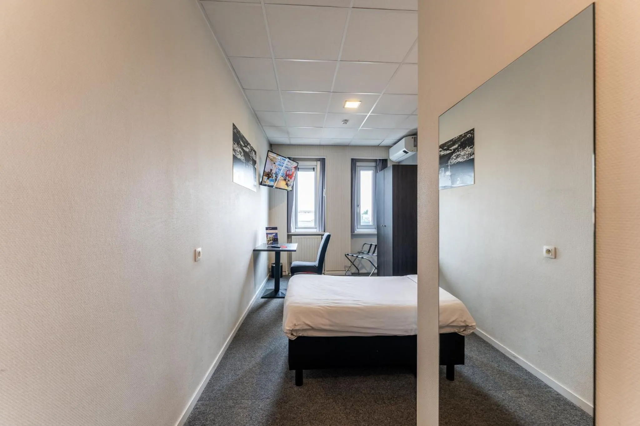 Bedroom in Antwerp Harbour Hotel