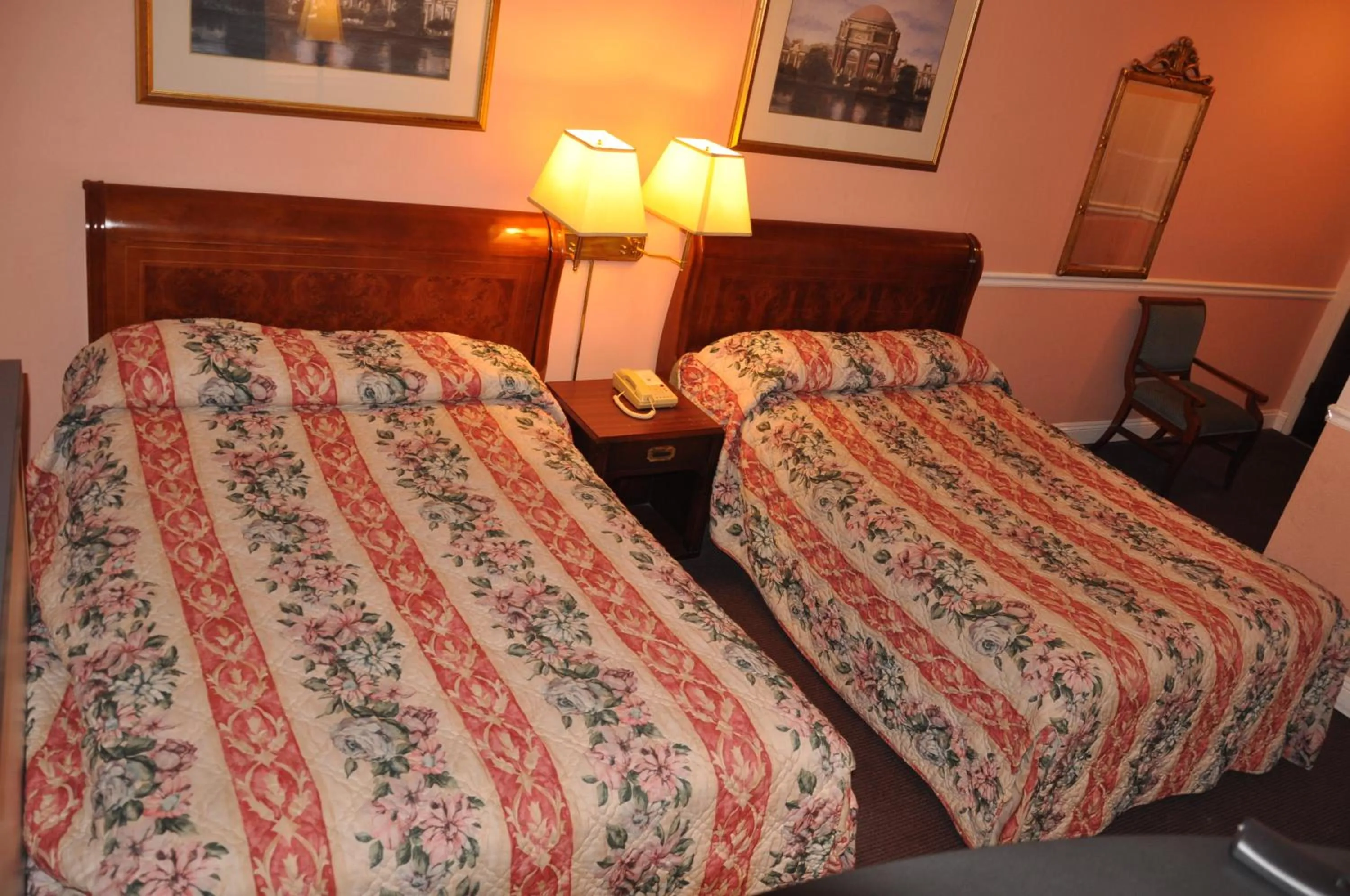 Bed in Super 8 by Wyndham Hayward Downtown