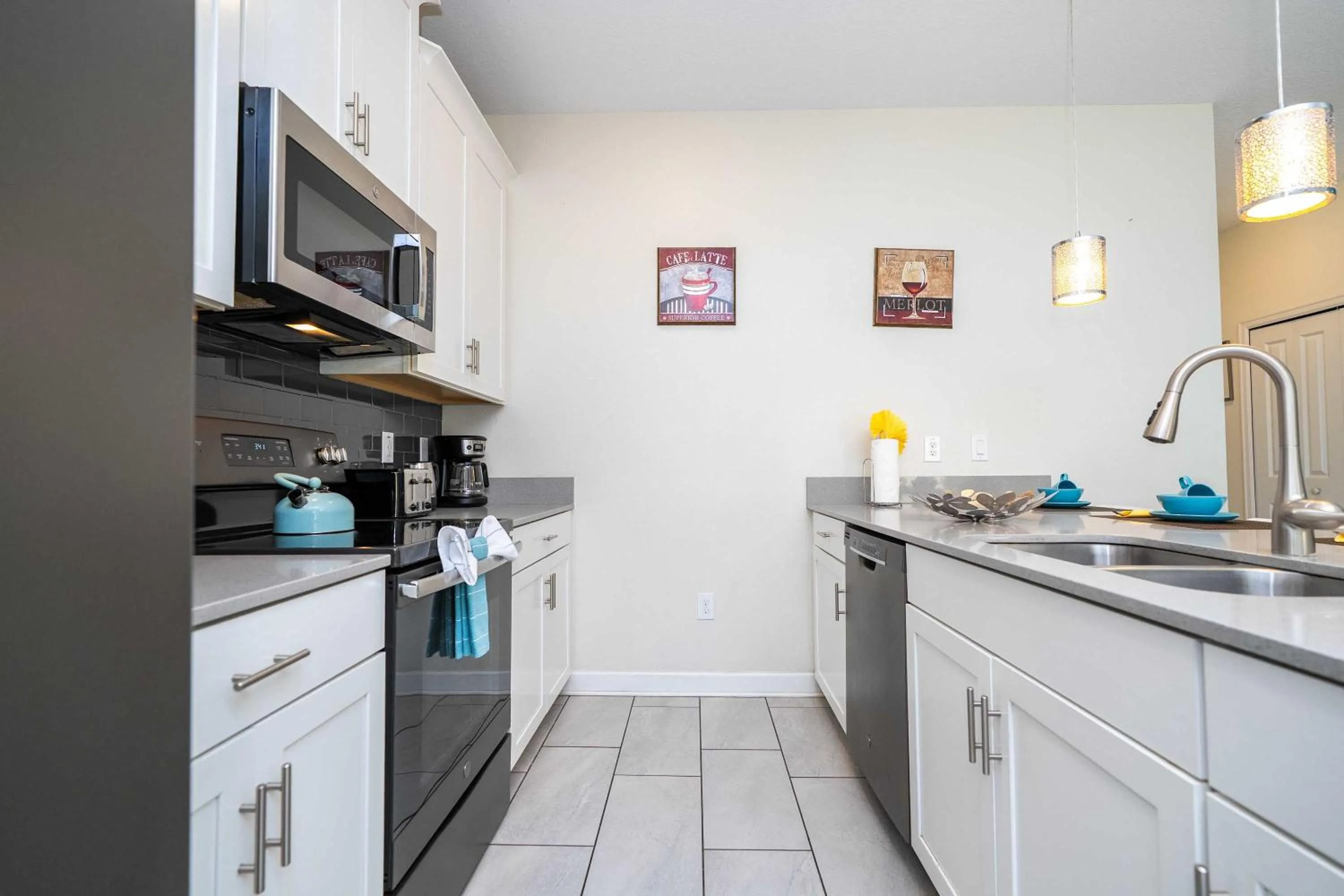 Stunning 5 Bd Home w/ Pool Close to Disney 4822