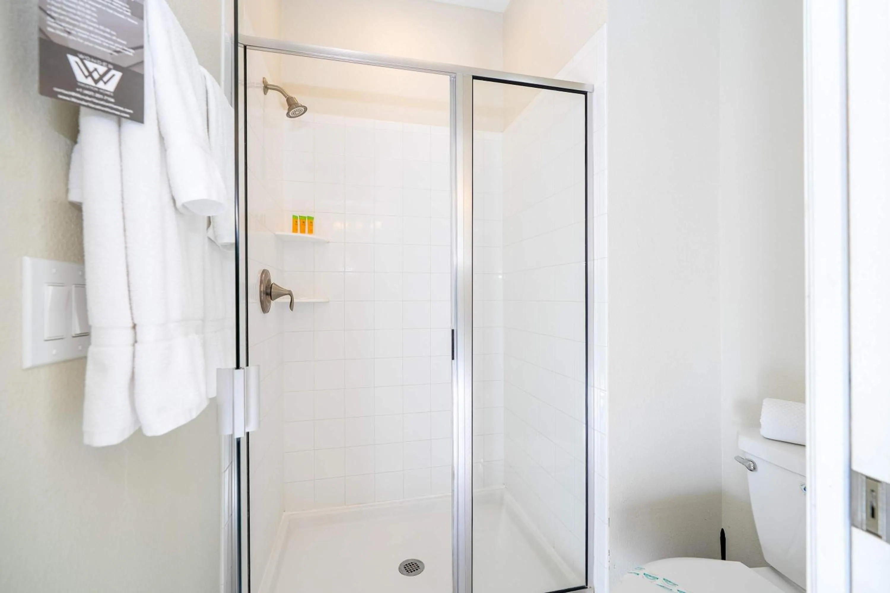 Stunning 5 Bd Home w/ Pool Close to Disney 4822