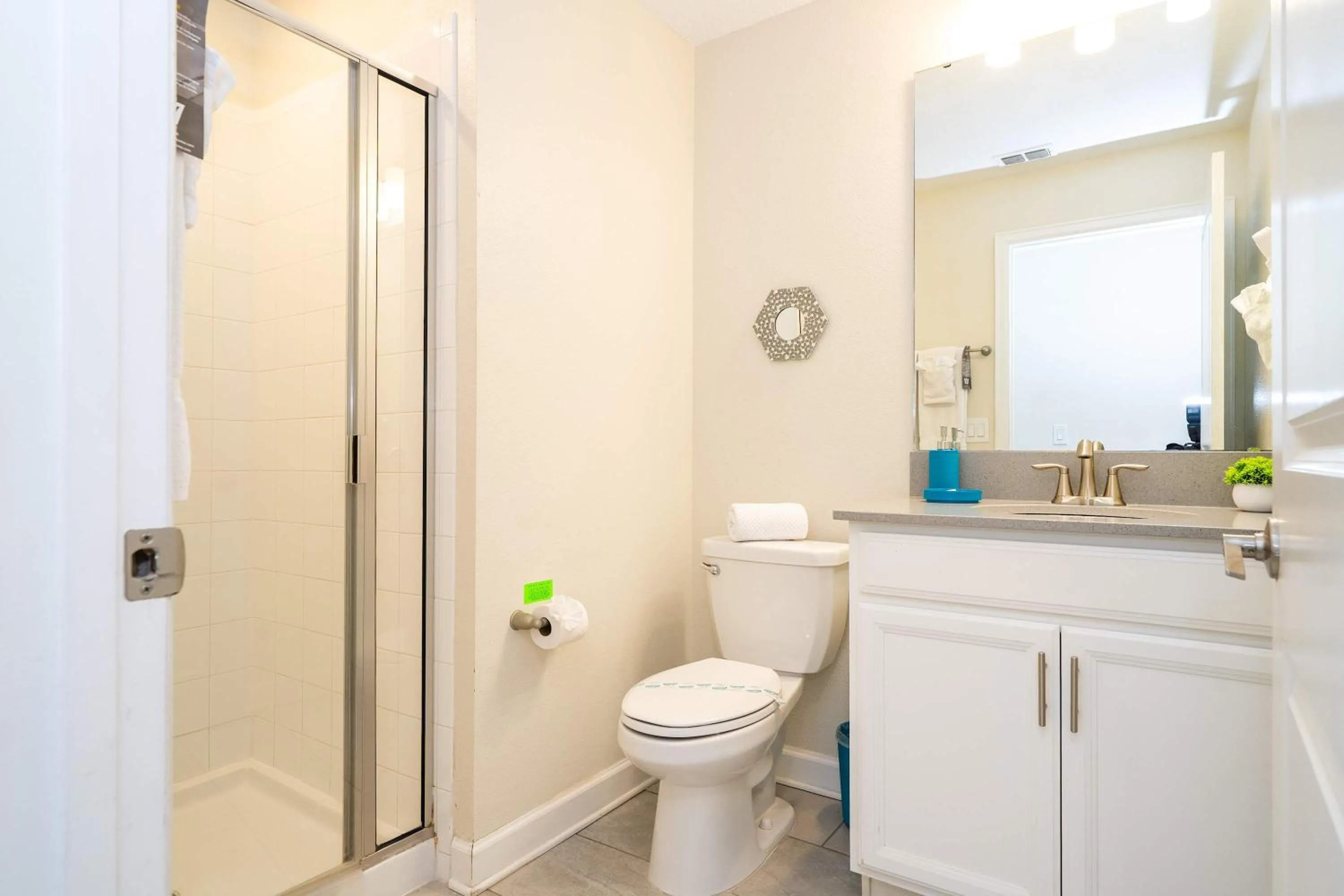 Stunning 5 Bd Home w/ Pool Close to Disney 4822