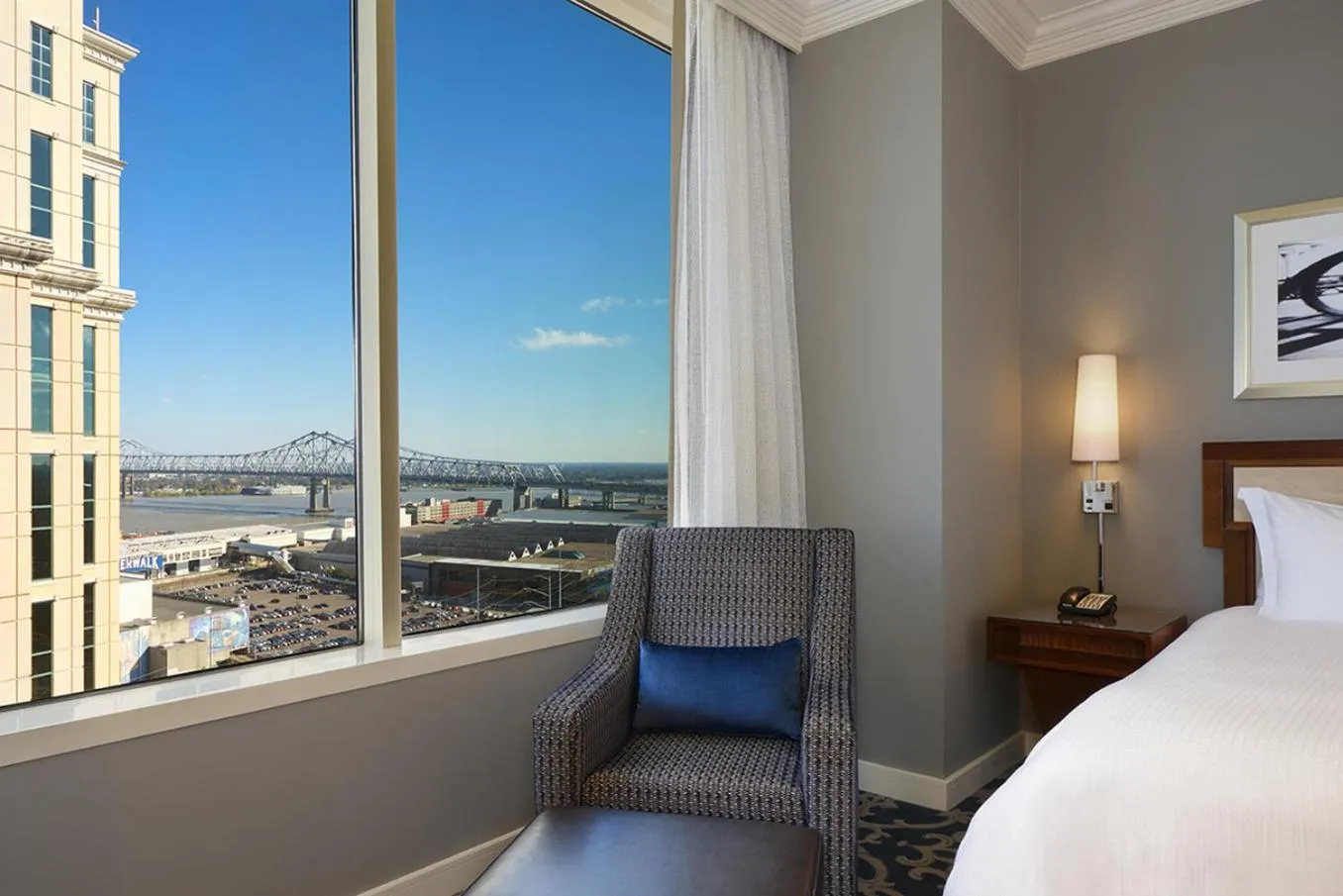 Photo of the whole room, Bed in Loews New Orleans Hotel