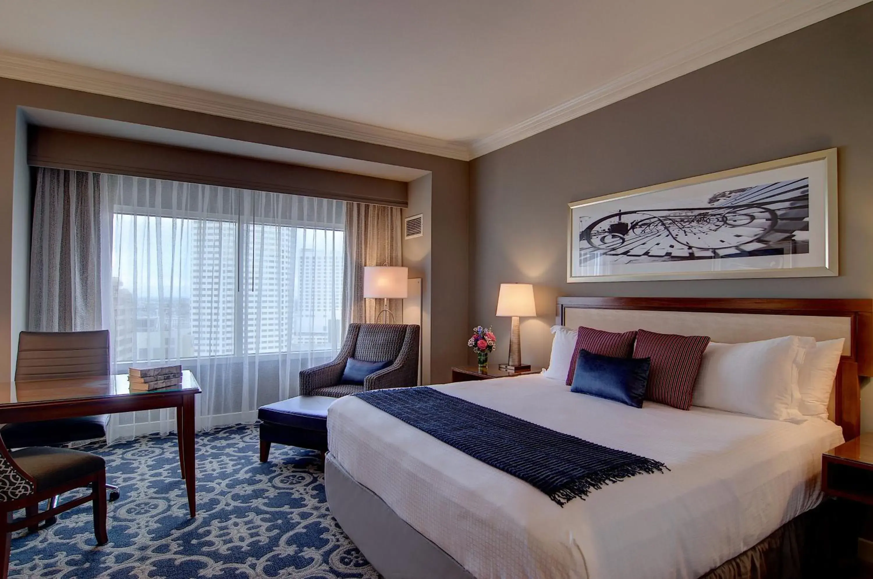 Luxury King Room with City View in Loews New Orleans Hotel Luxury King Room with City View in Loews New Orleans Hotel