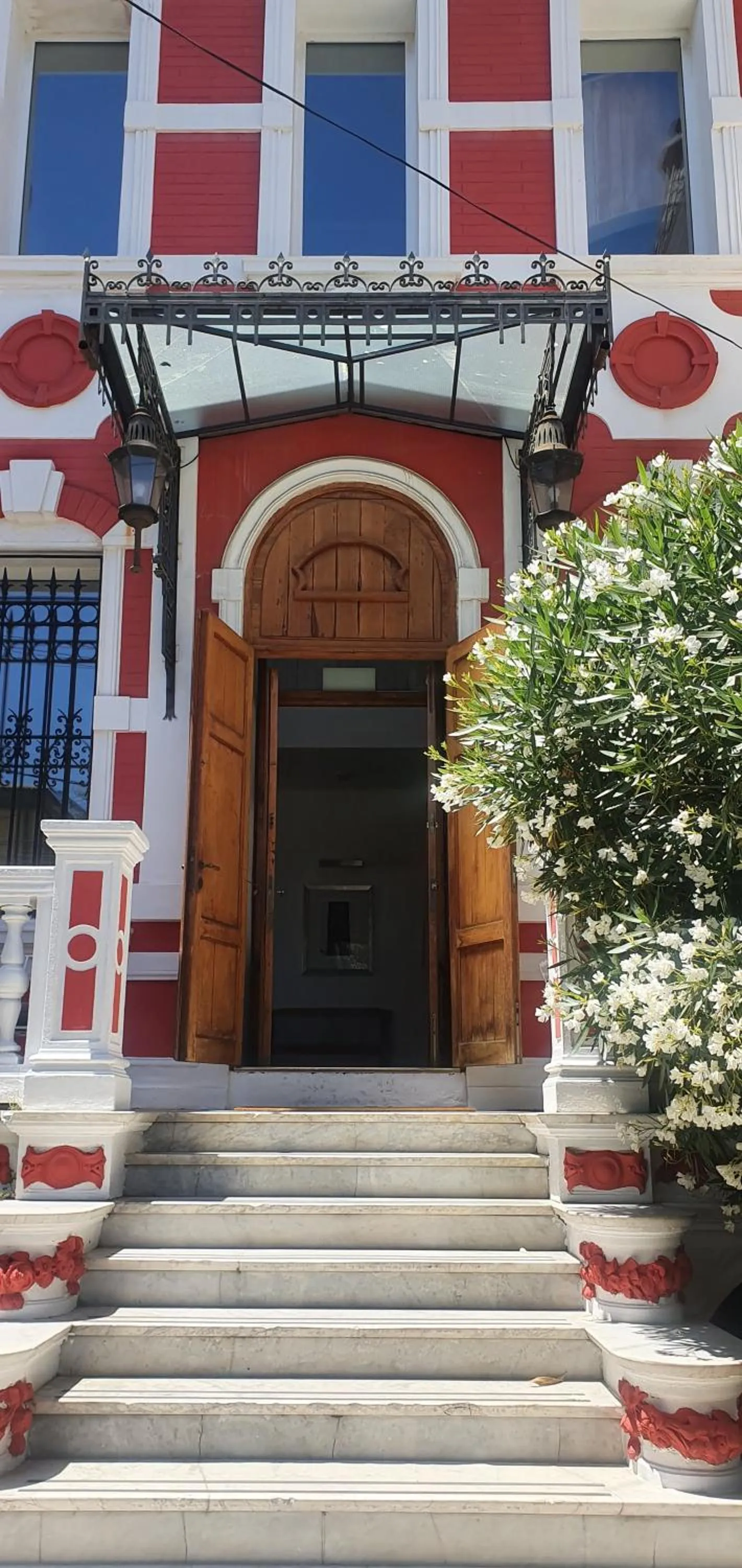 Facade/entrance in Palacio Astoreca