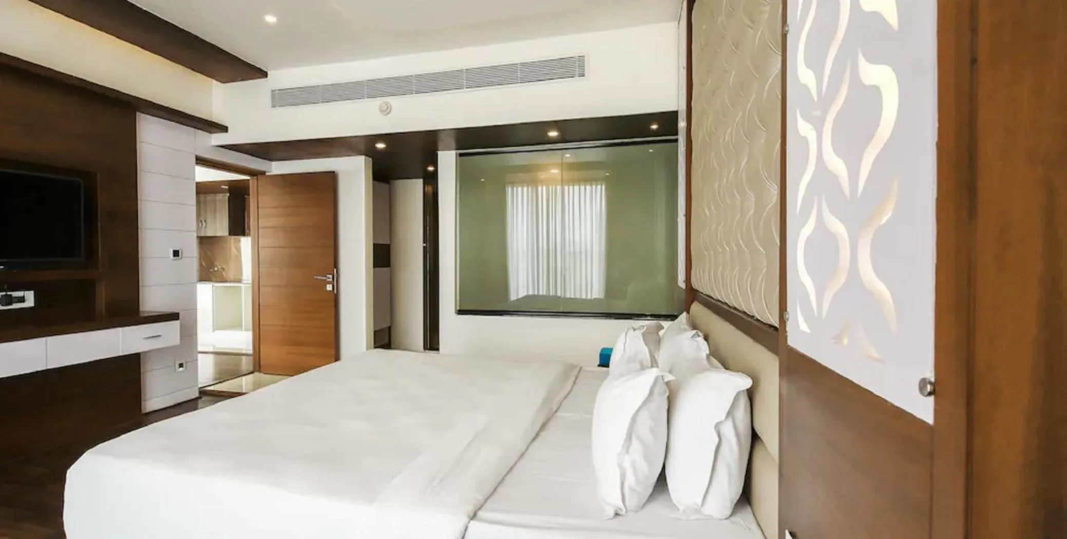 Bedroom, Bed in Hotel Preethi International