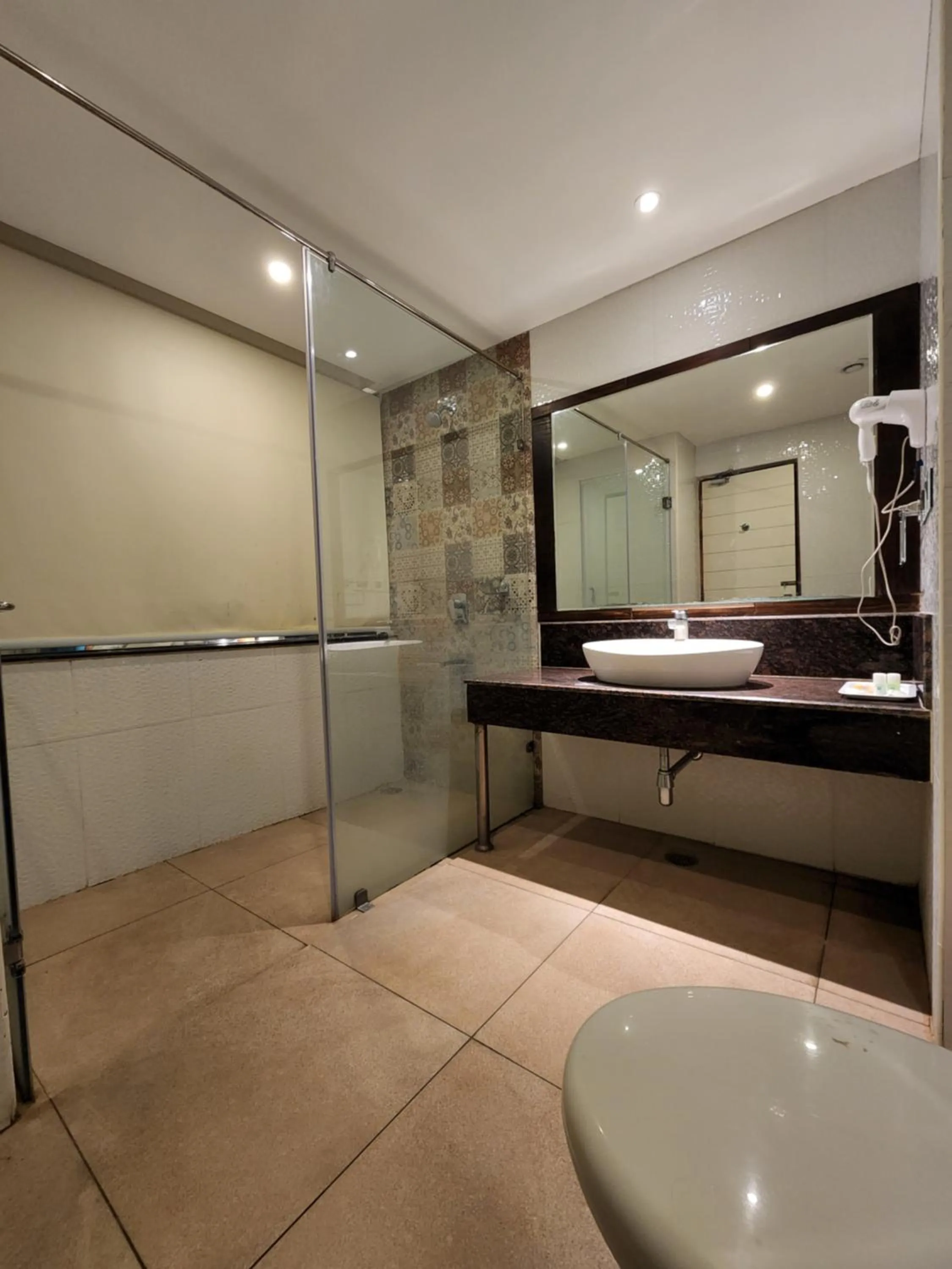 Bathroom in Hotel Preethi International
