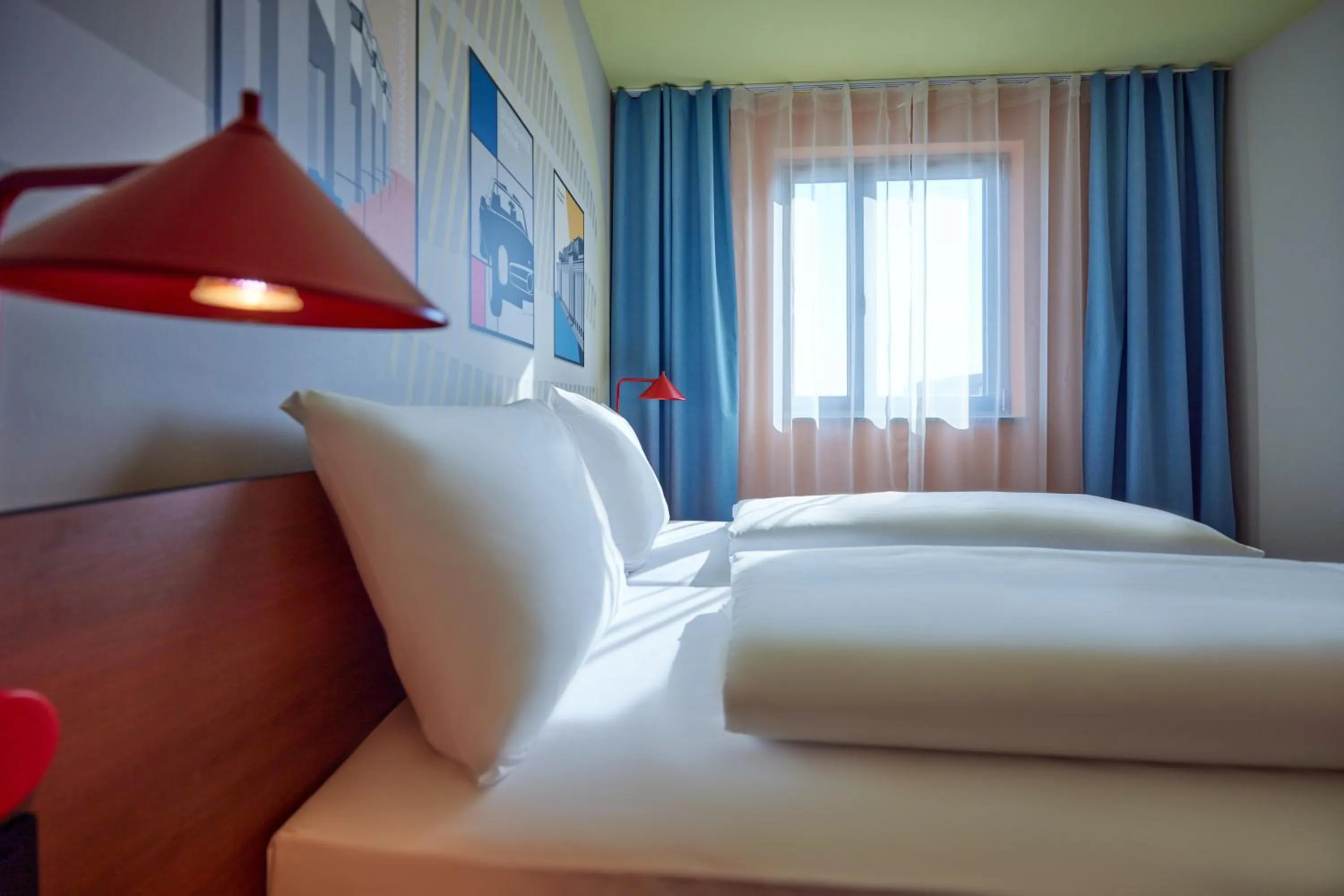 Photo of the whole room, Bed in McDreams Hotel Stuttgart-City