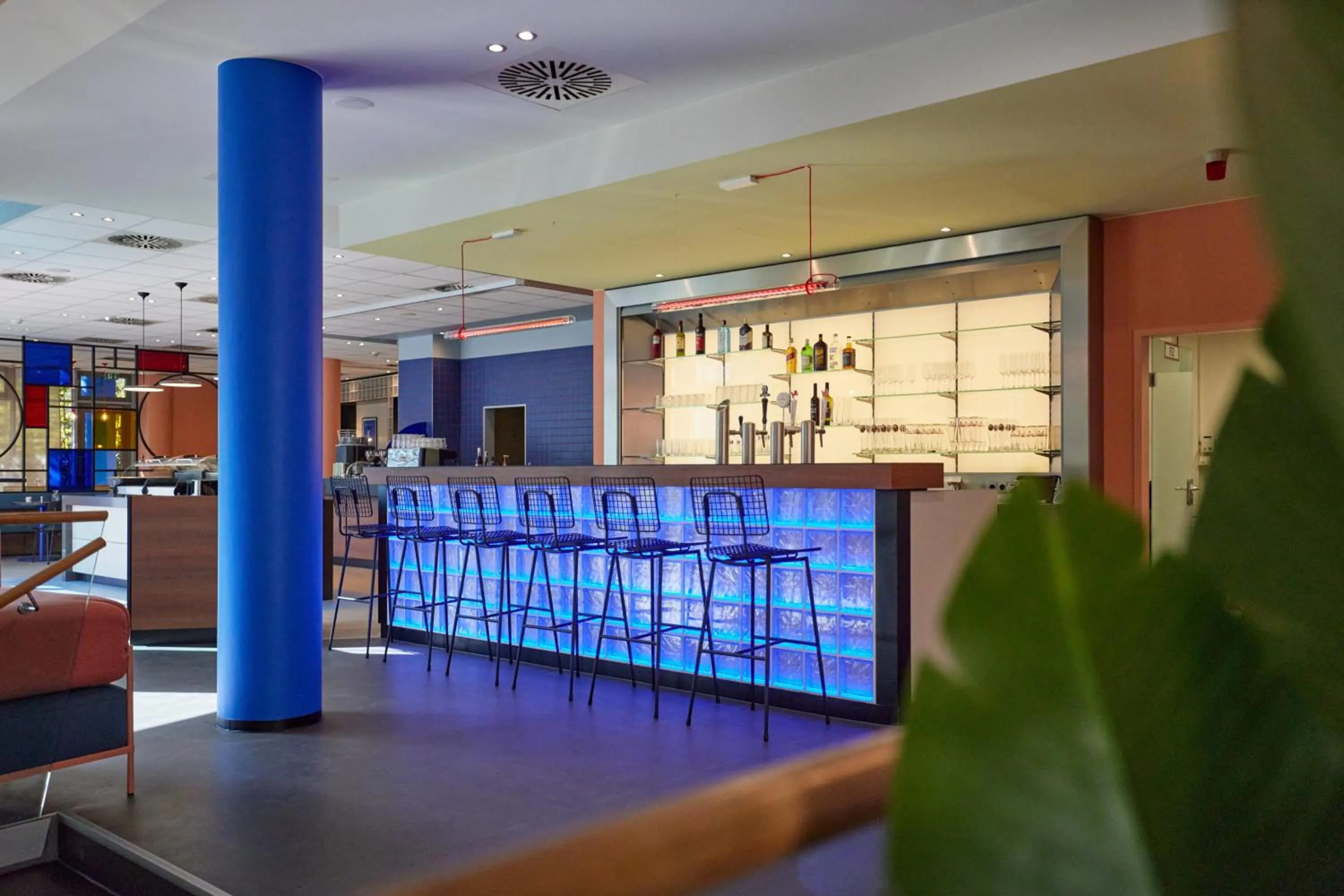 Lounge or bar in McDreams Hotel Stuttgart-City