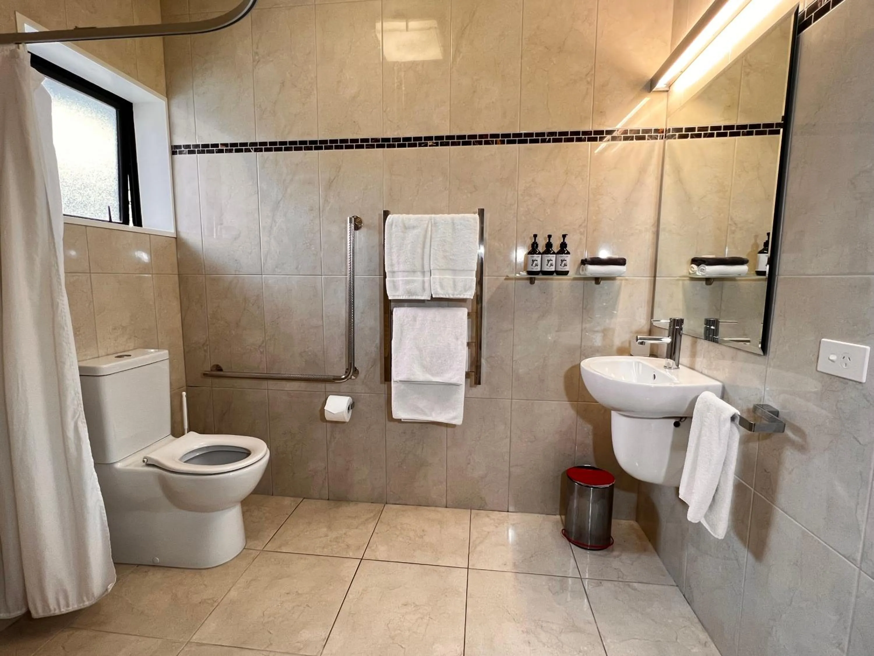 Bathroom in Aoraki Court Motel