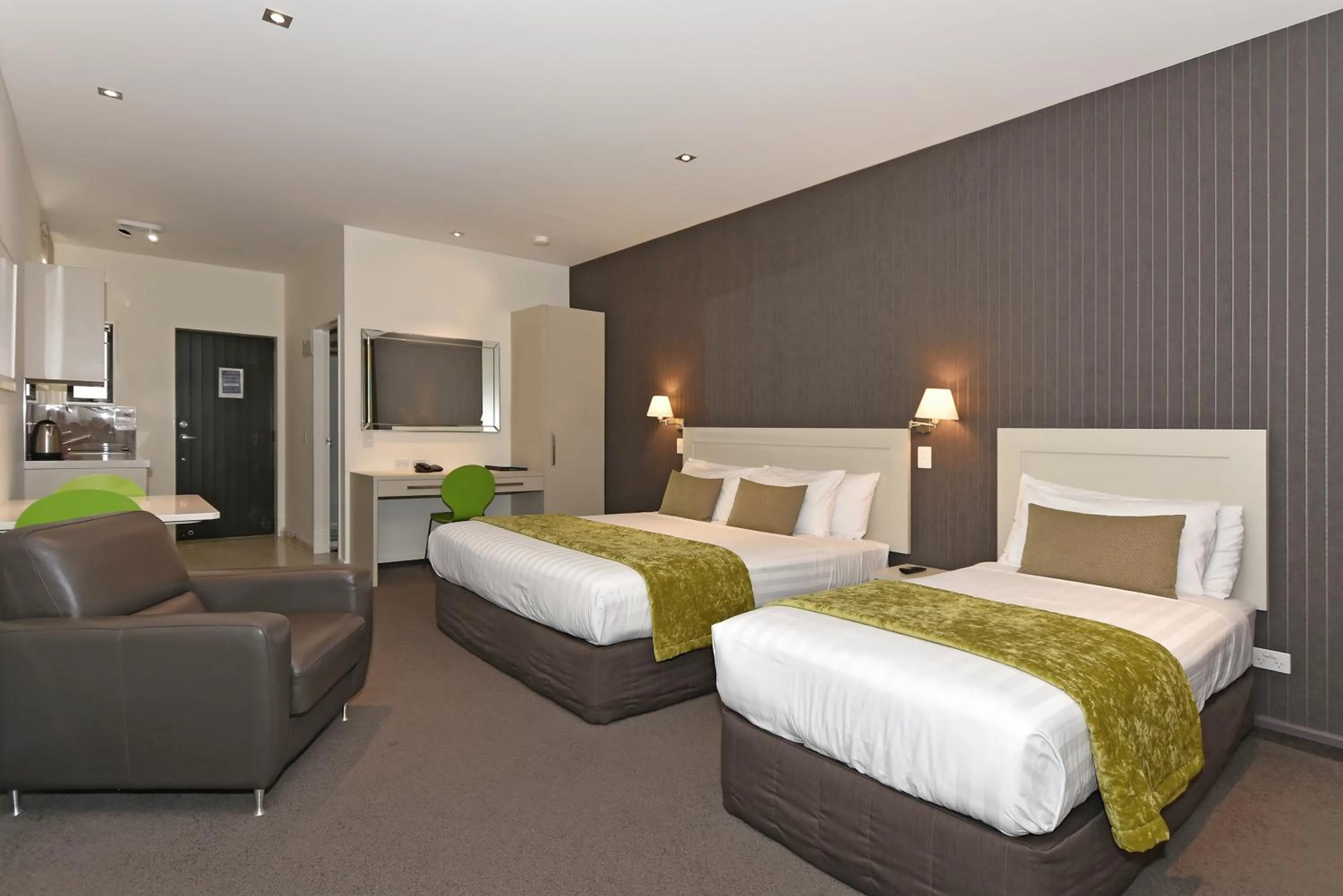 Dining area, Bed in Aoraki Court Motel