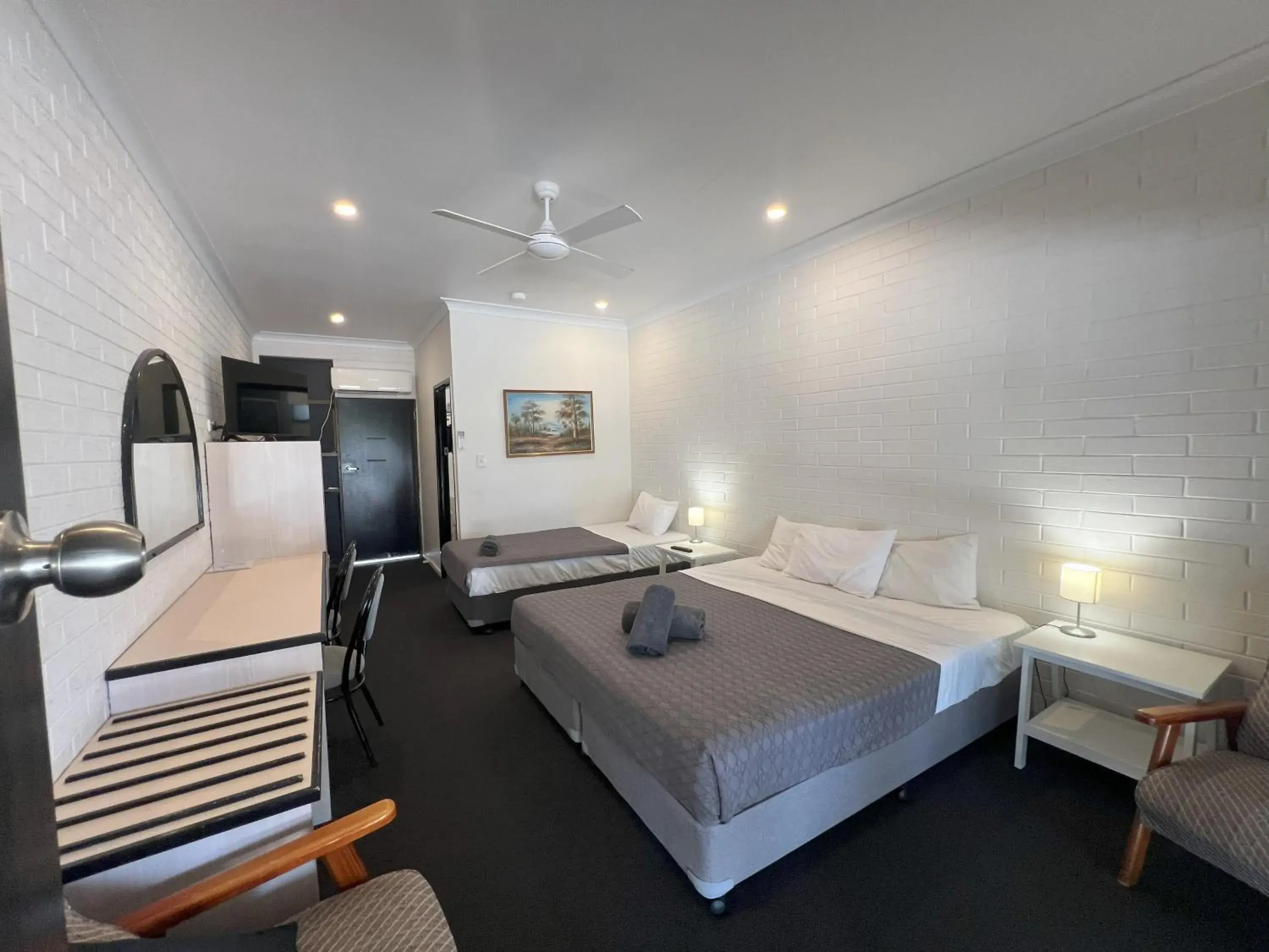 Deluxe Twin Room in Albert Park Motor Inn Deluxe Twin Room in Albert Park Motor Inn