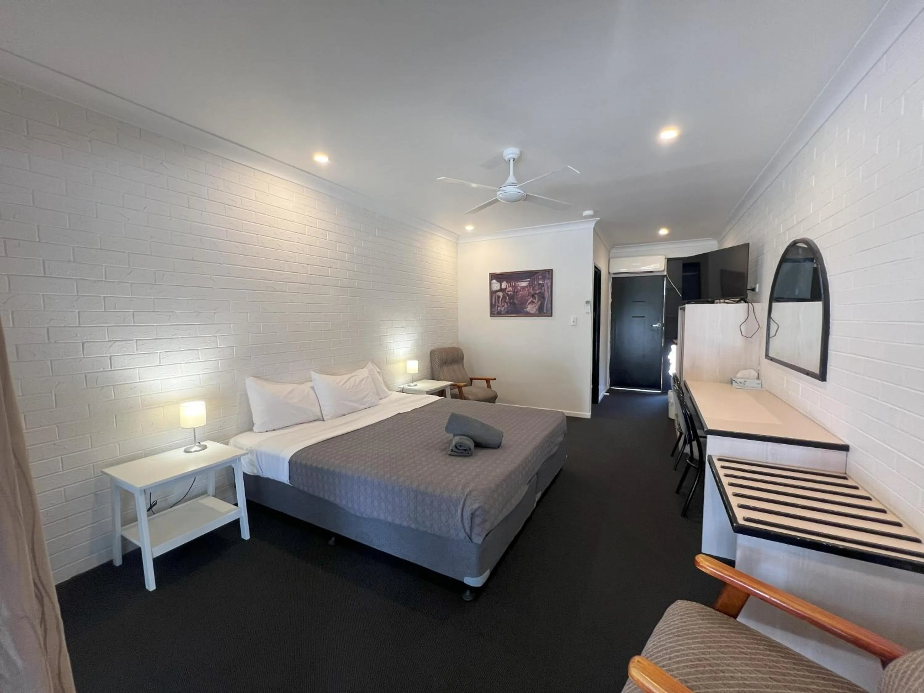 Bedroom, Bed in Albert Park Motor Inn