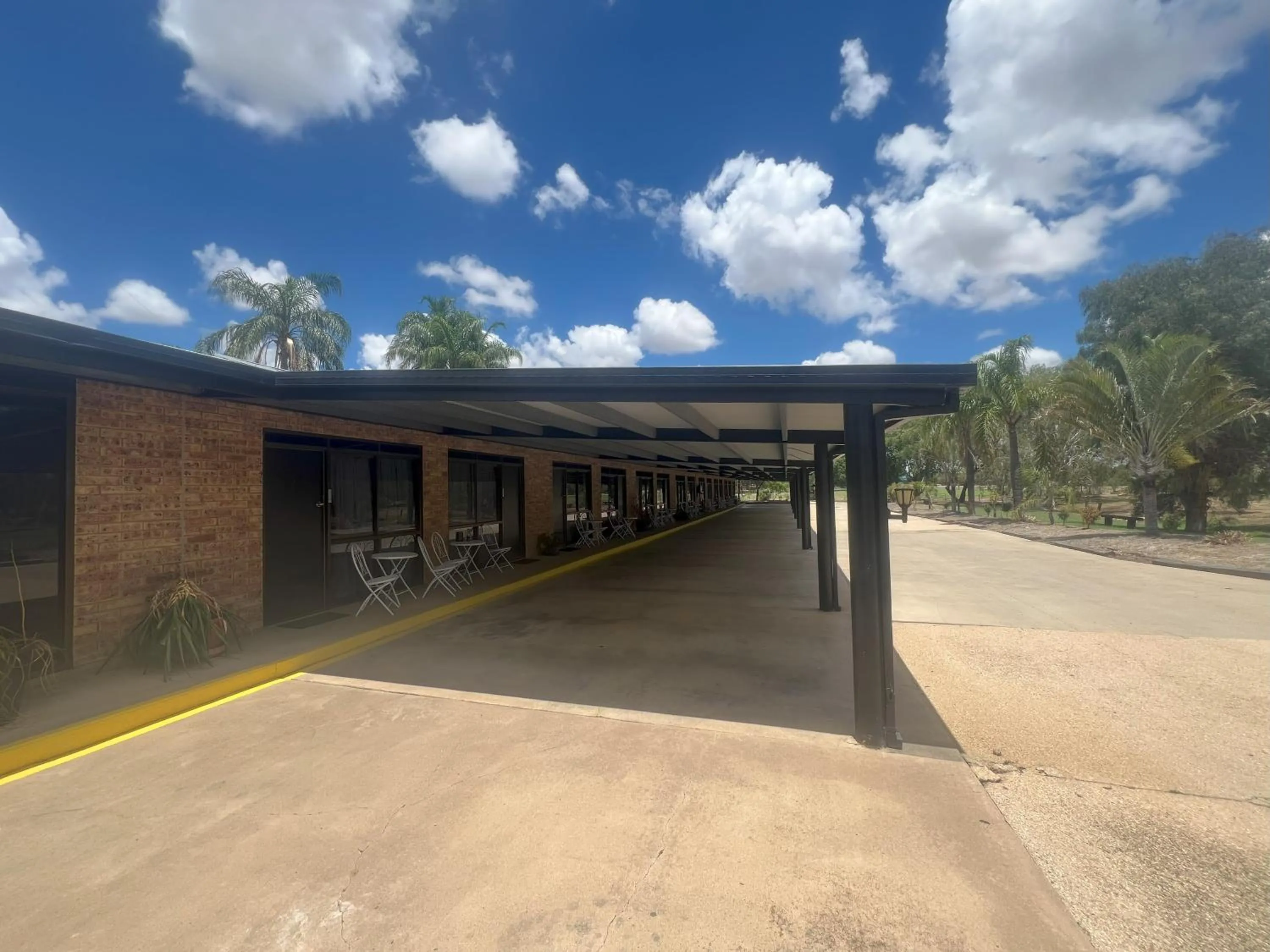 Parking in Albert Park Motor Inn