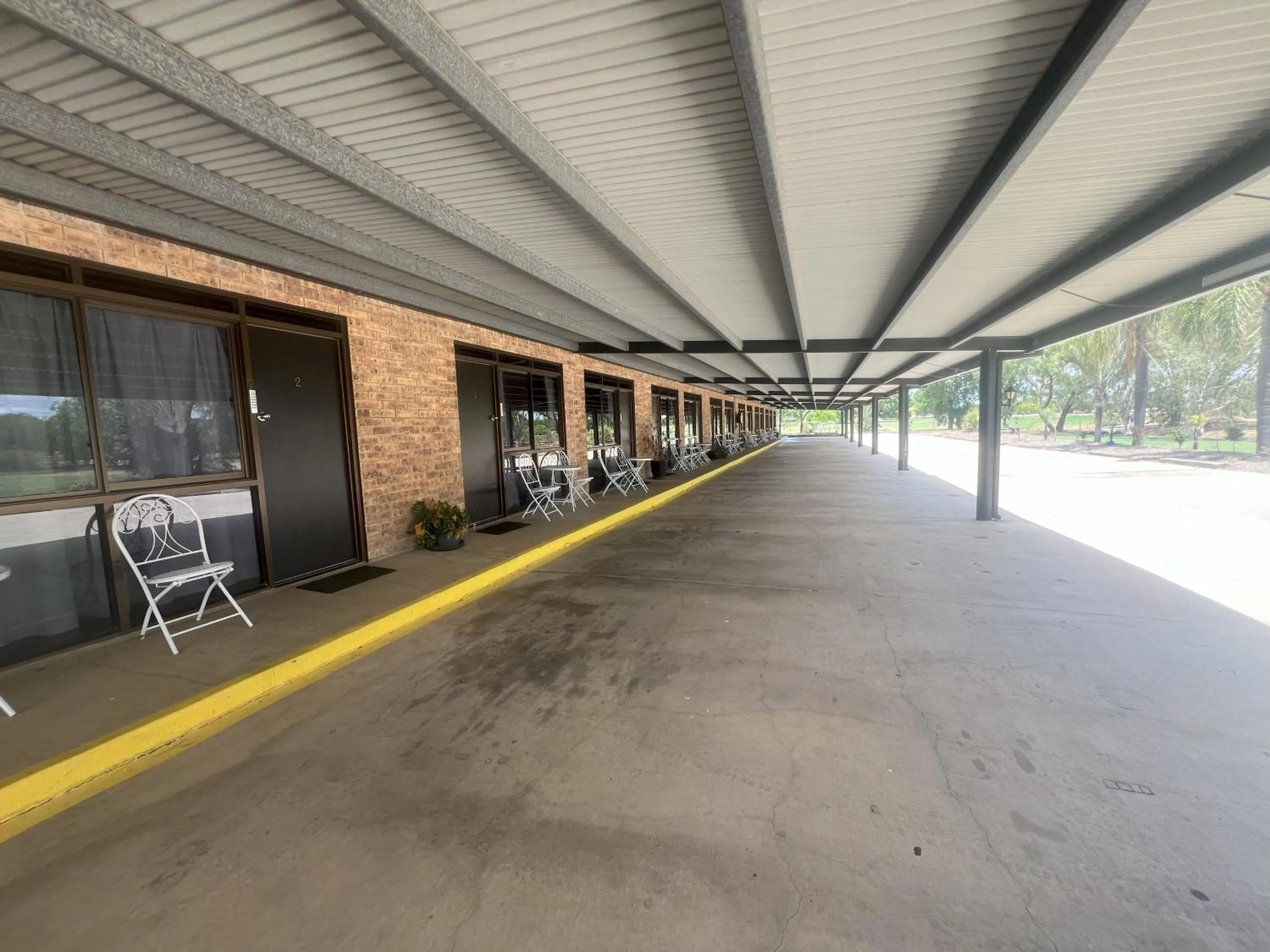 Parking in Albert Park Motor Inn