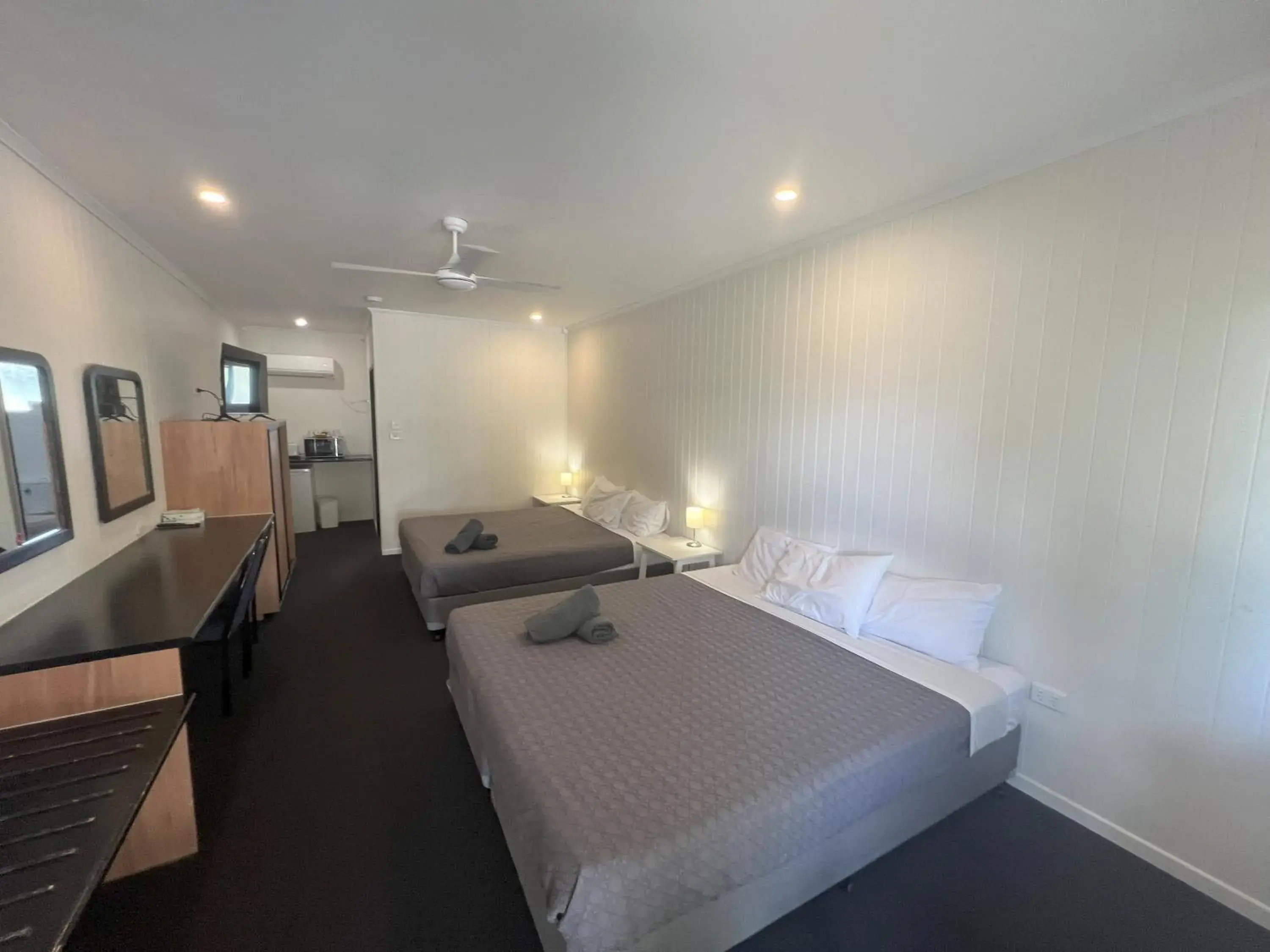 Twin Room in Albert Park Motor Inn Twin Room in Albert Park Motor Inn