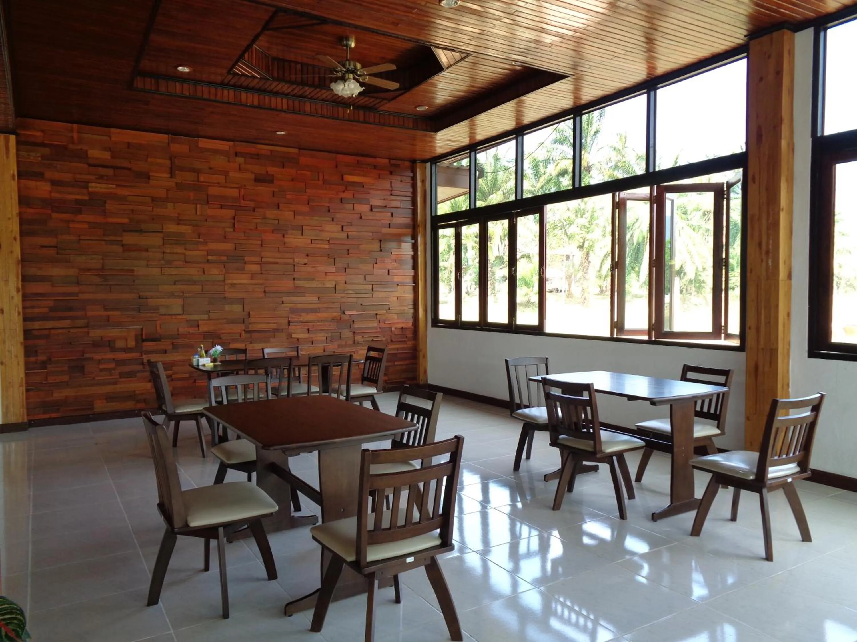 Restaurant/places to eat in PARADIS VERT