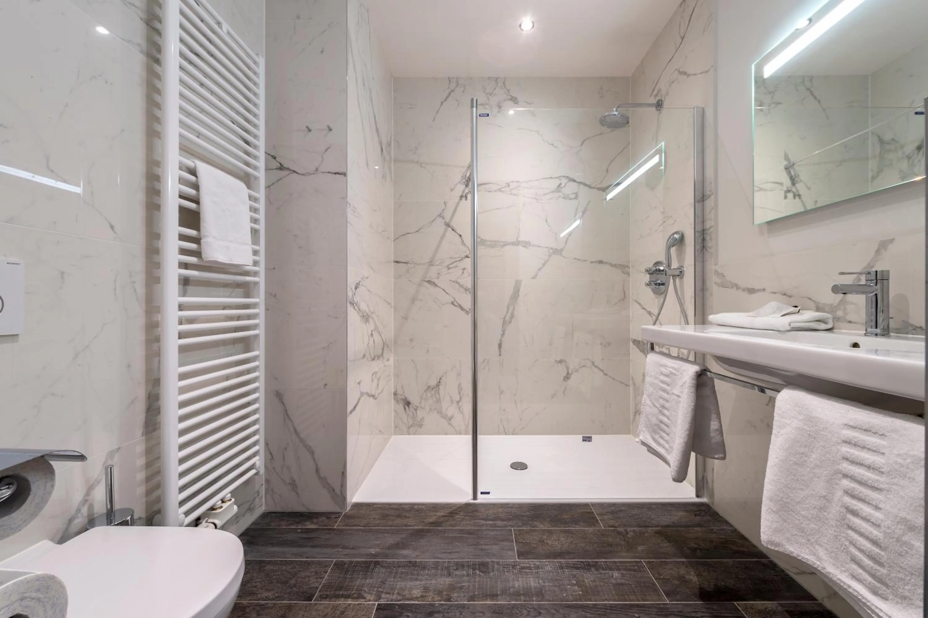 Bathroom in Hotel Monarc