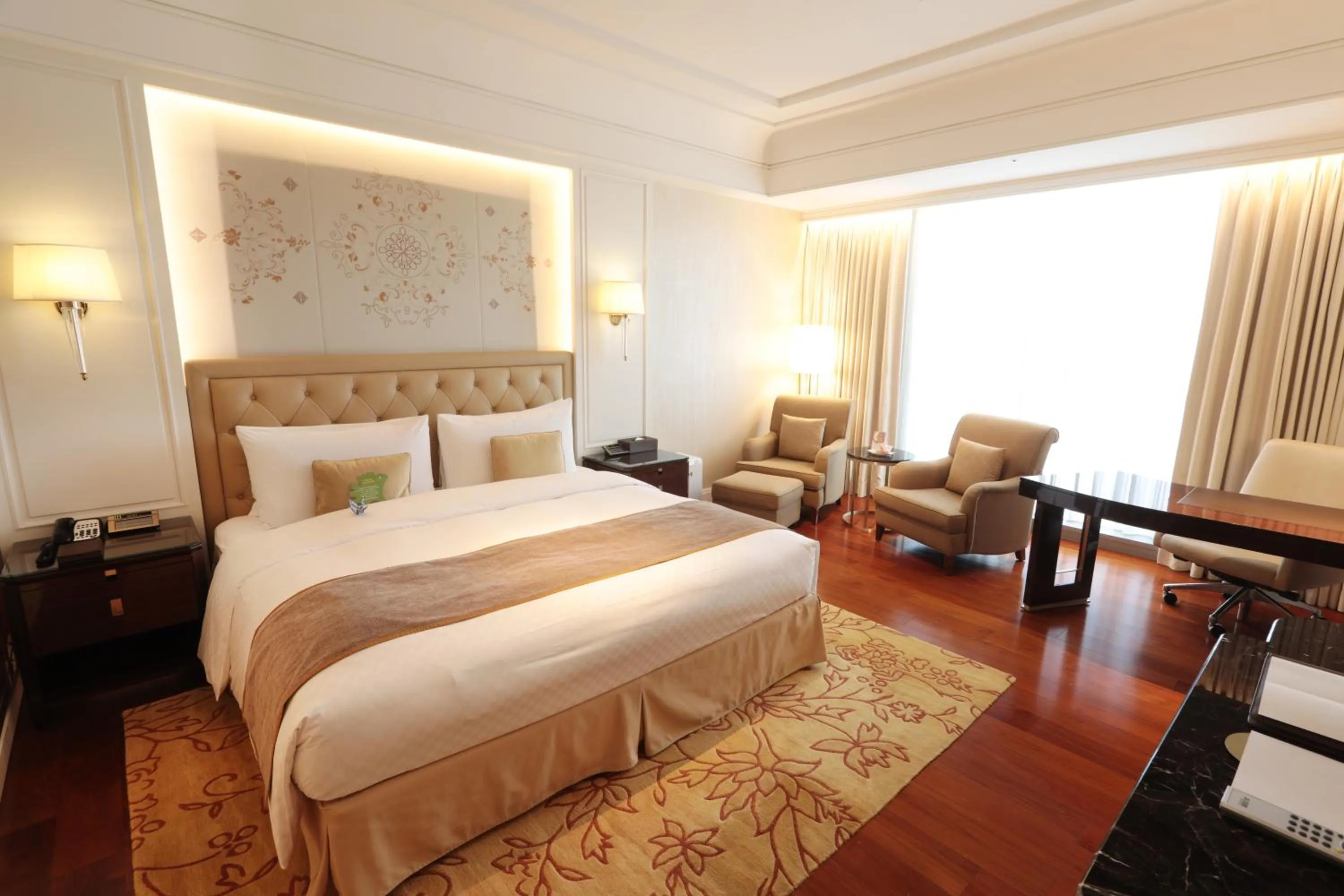 Photo of the whole room, Bed in The Okura Prestige Taipei