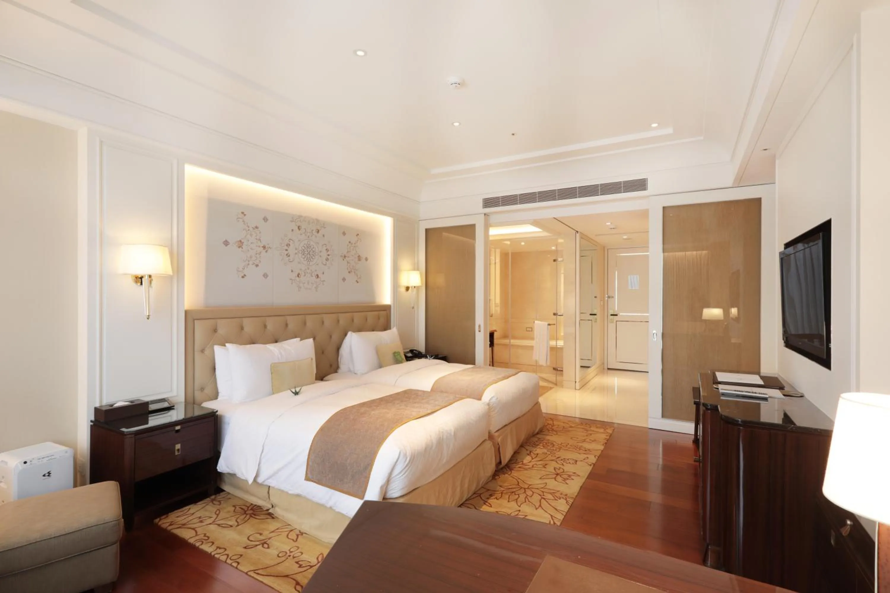 Photo of the whole room, Bed in The Okura Prestige Taipei