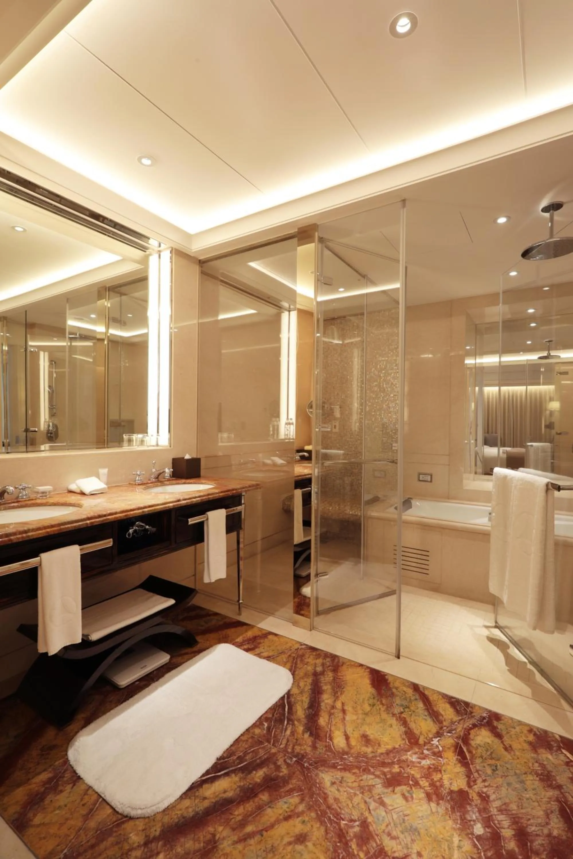 Shower in The Okura Prestige Taipei
