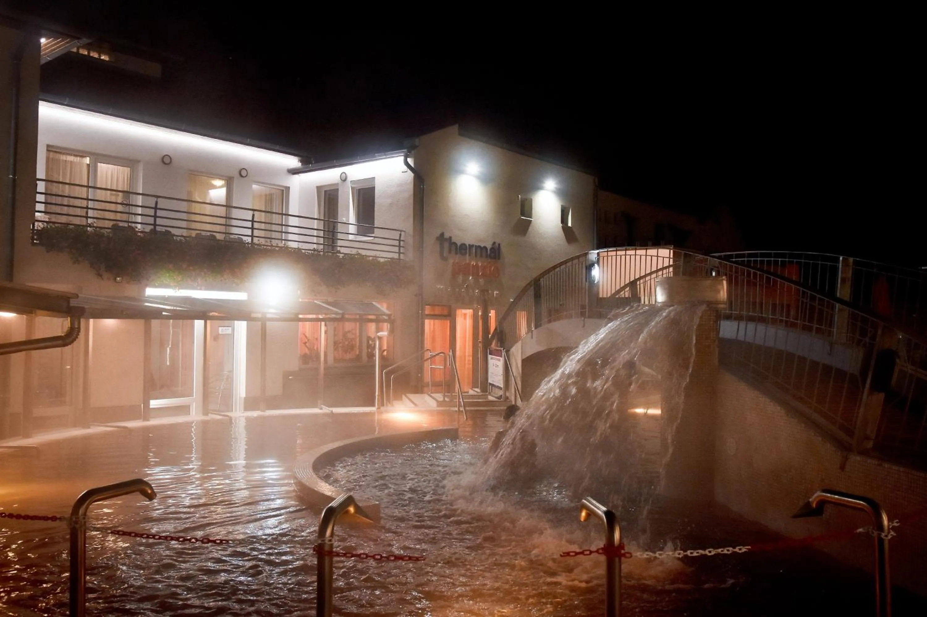 Swimming pool in Thermál Panzió
