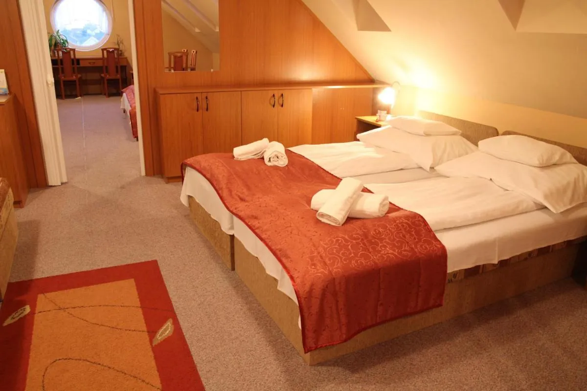 Bedroom, Bed in Thermál Panzió