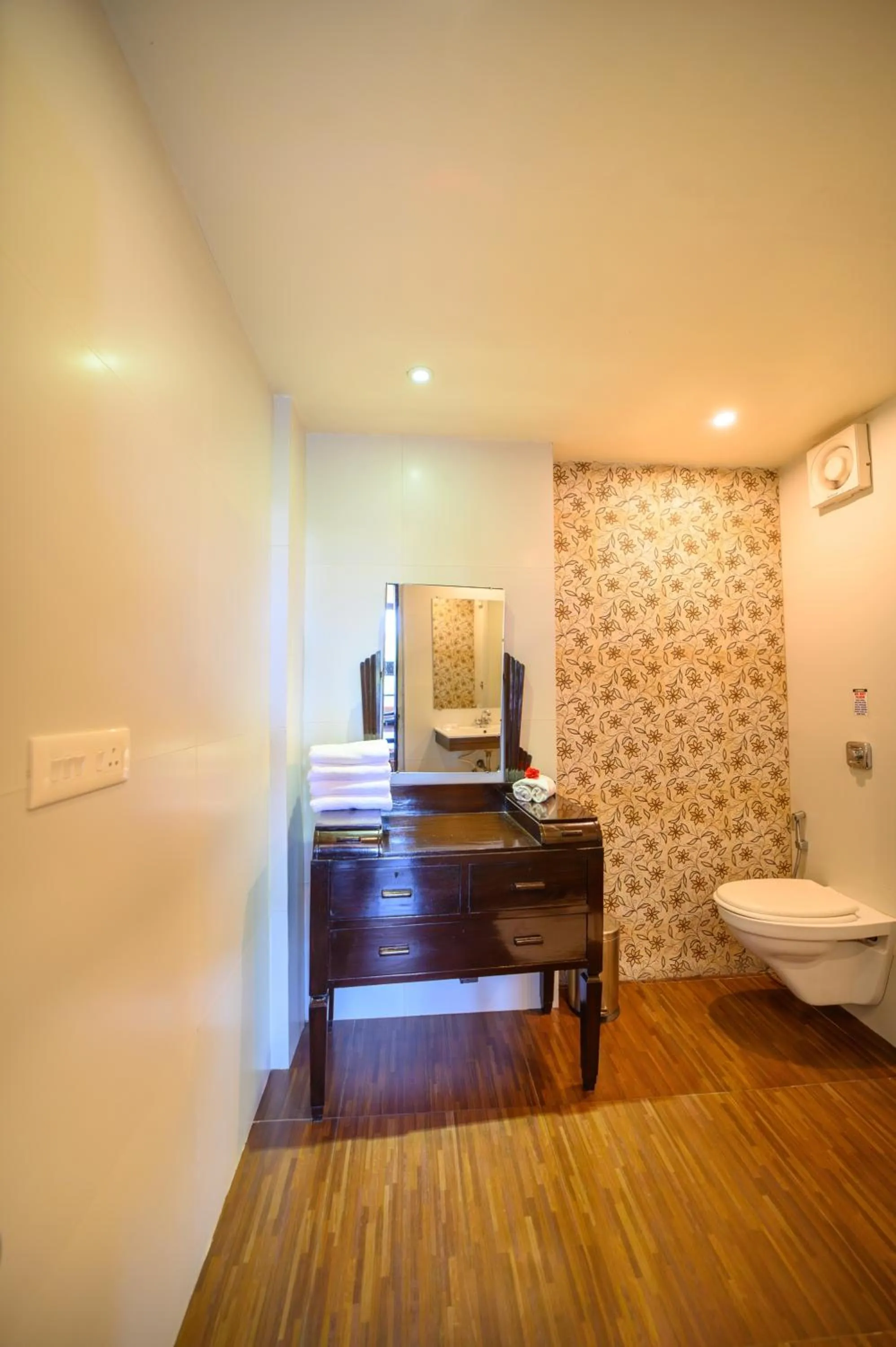 Toilet in Sinclairs Darjeeling