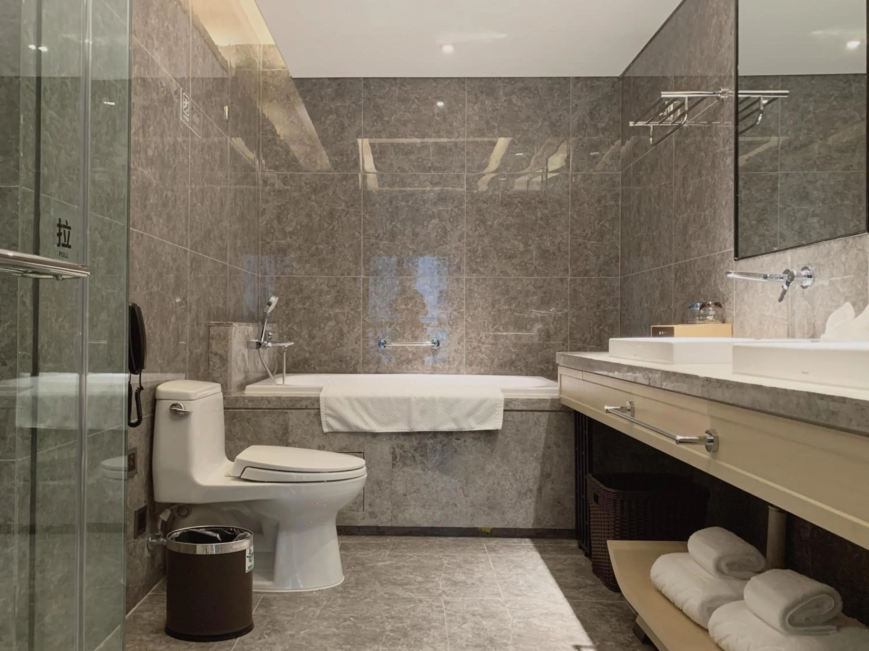 Bathroom in Chongqing Liyuan Hotel