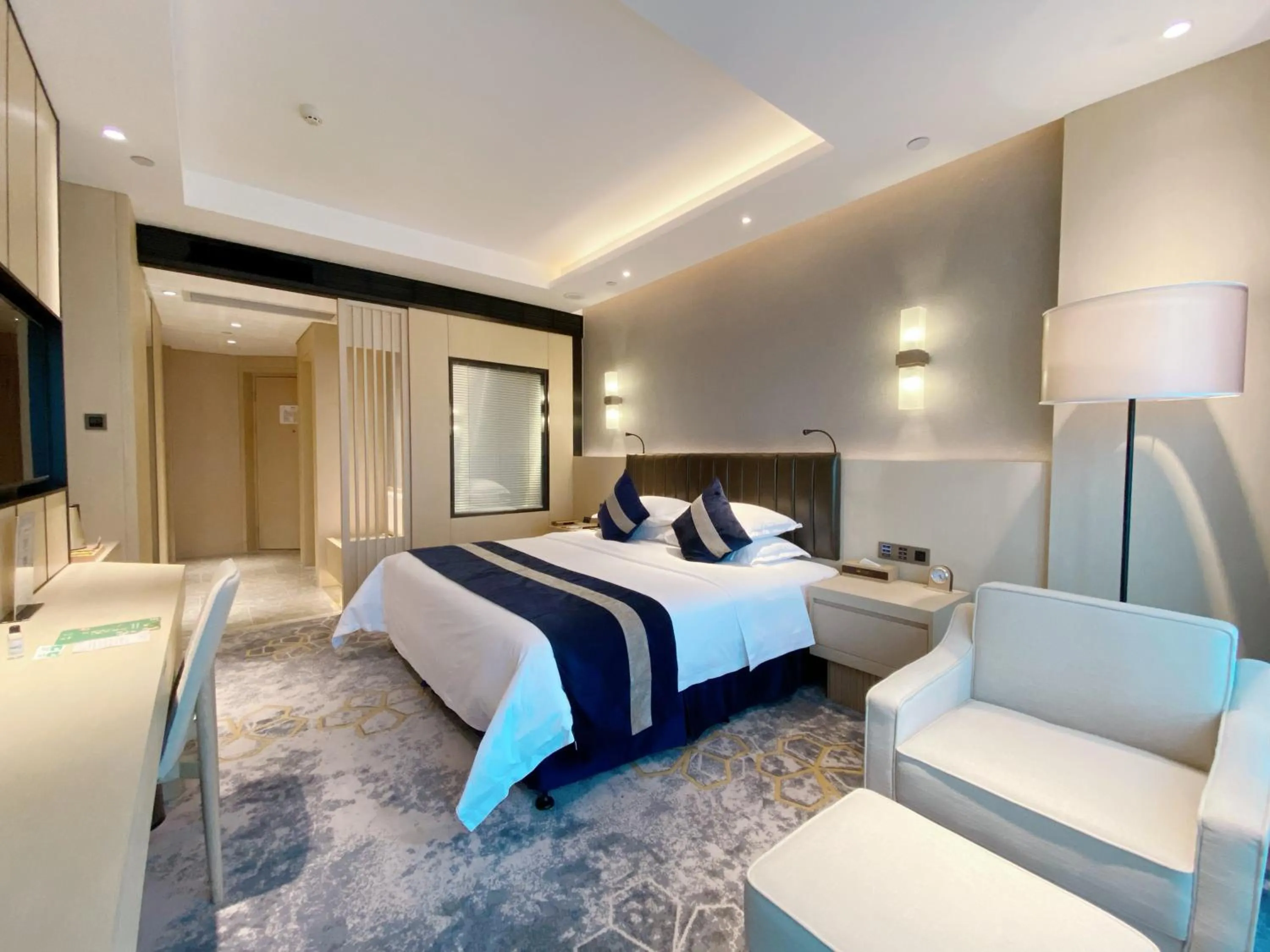 Photo of the whole room, Bed in Chongqing Liyuan Hotel