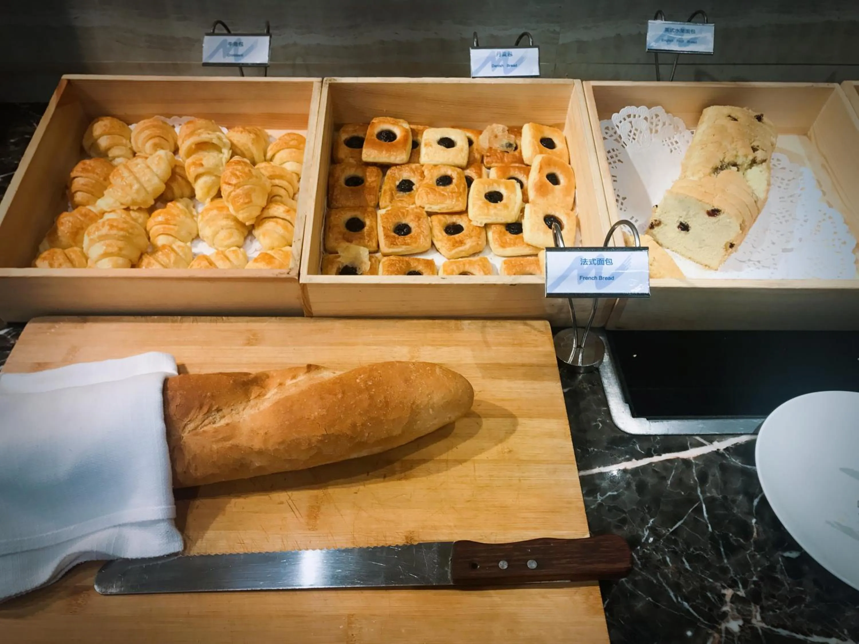 Buffet breakfast in Chongqing Liyuan Hotel