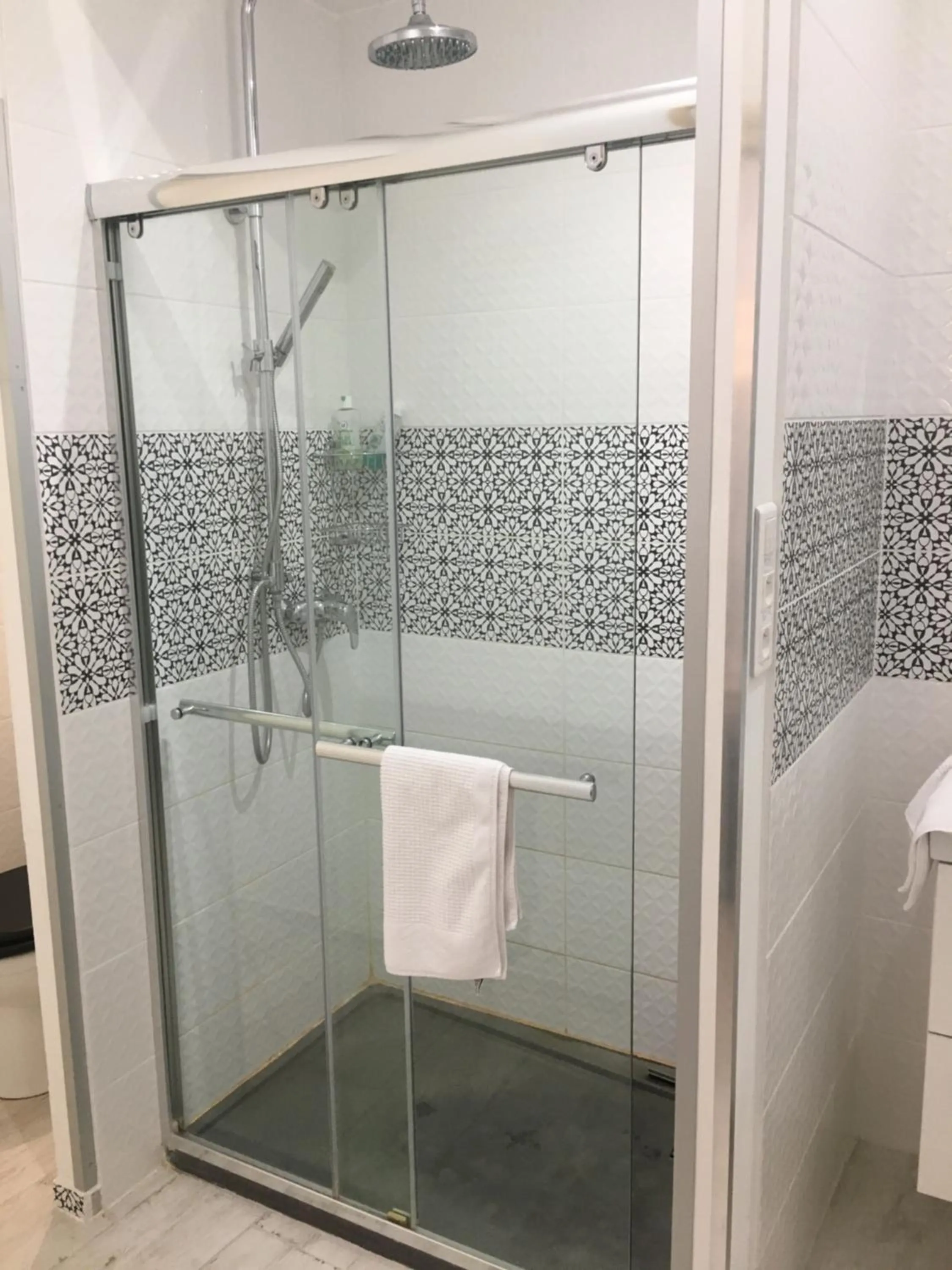 Bathroom in Le Mas aux Arômes