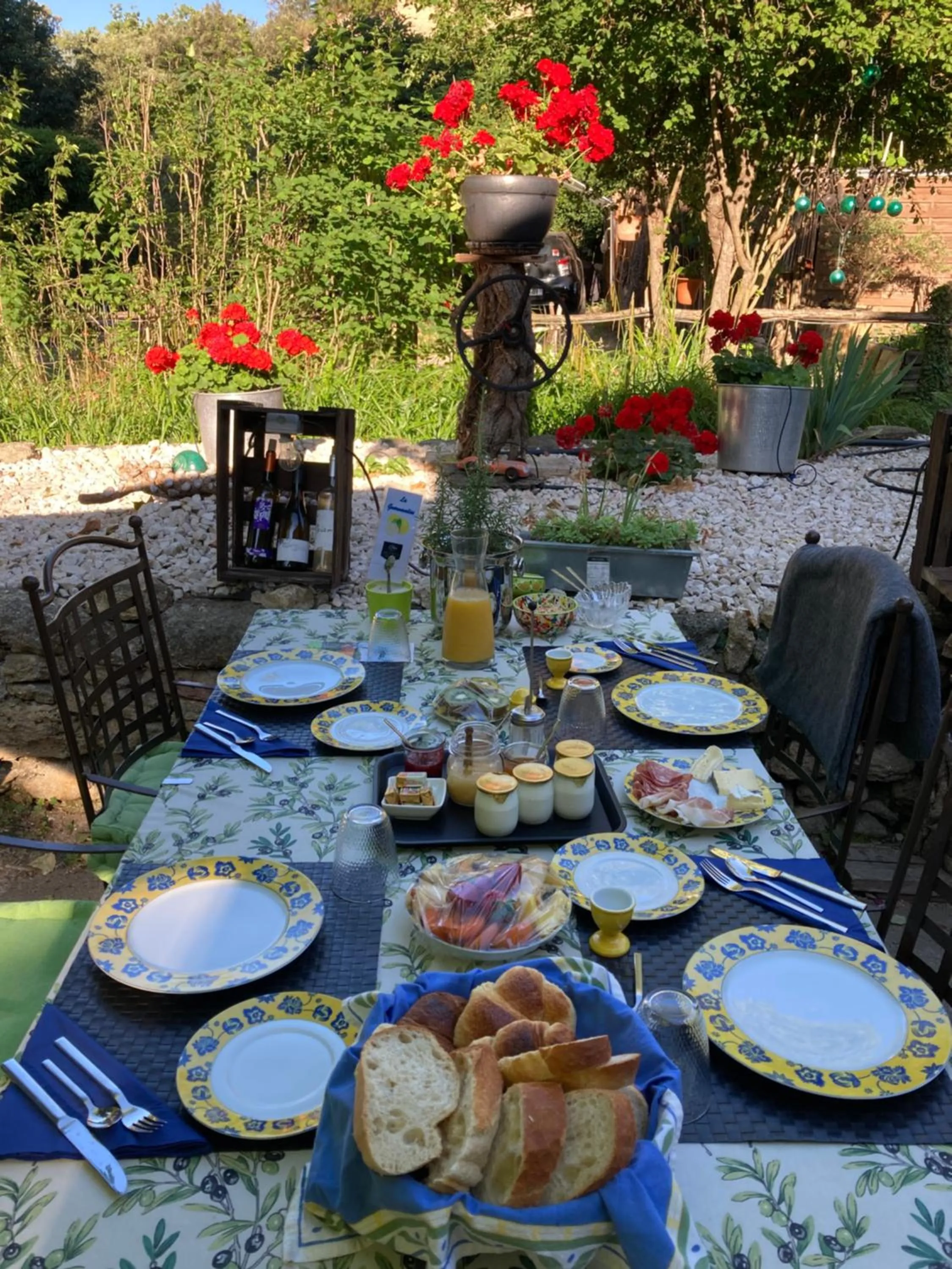 Breakfast in Le Mas aux Arômes