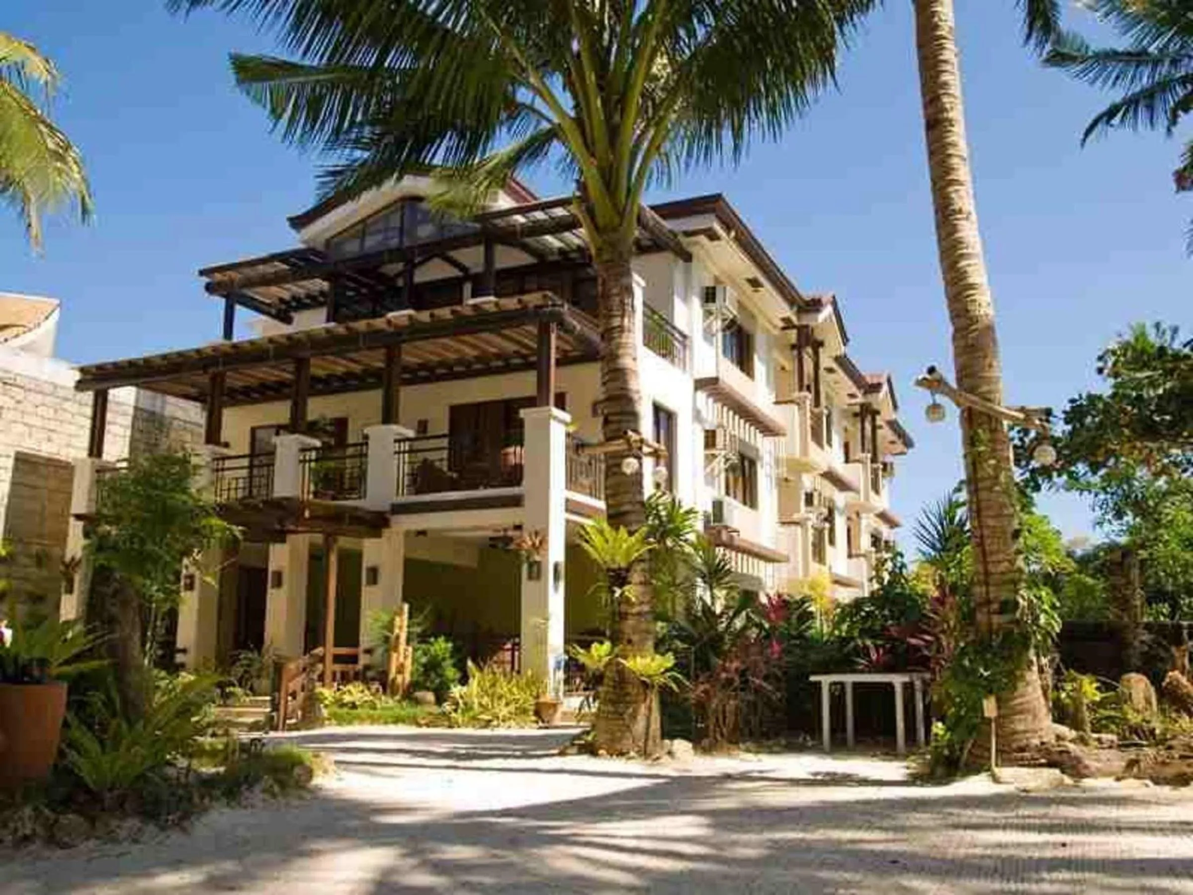 Facade/entrance in Residencia Boracay