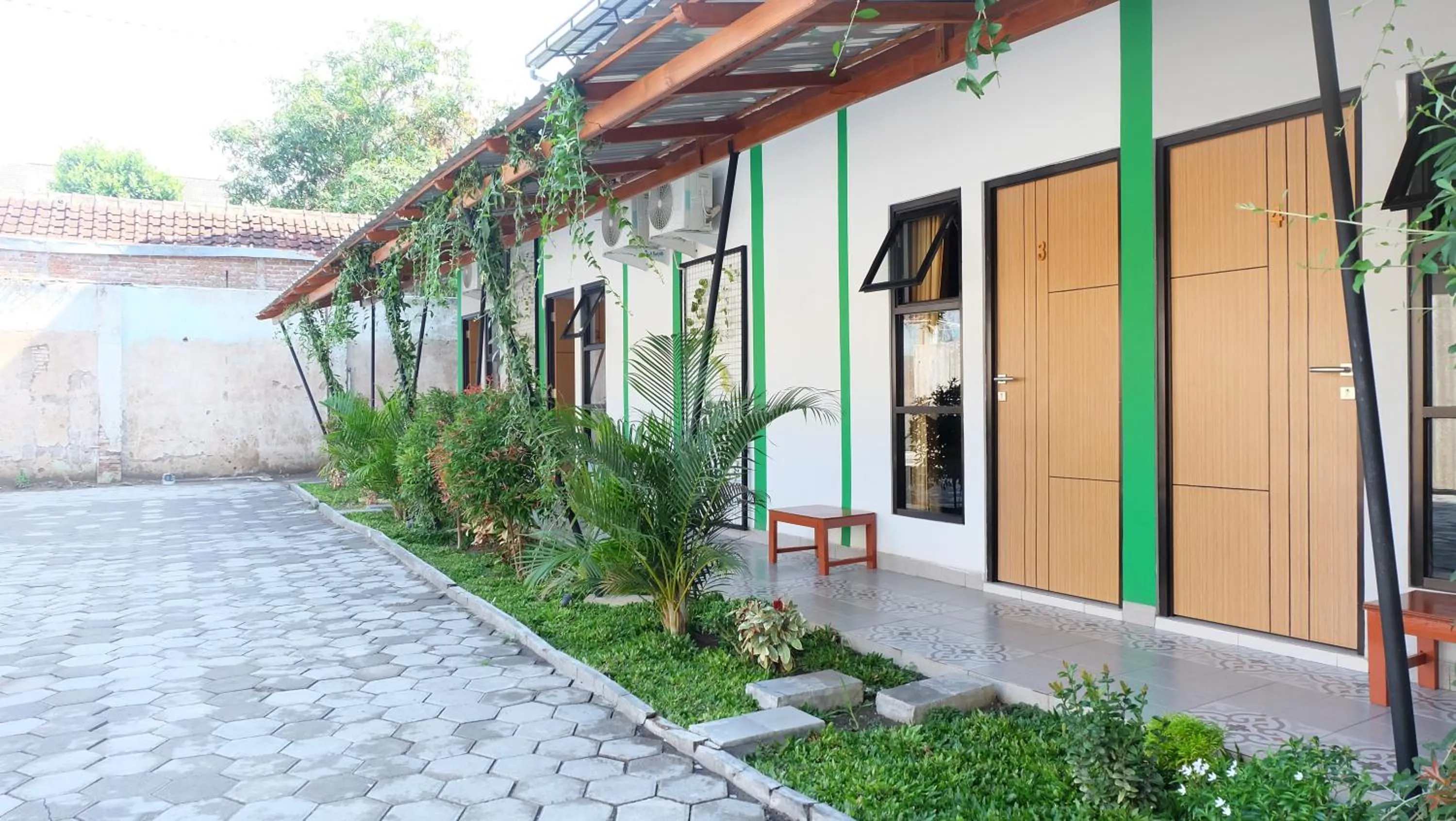 Patio in Hotel Jogja Kili Suci By Simply Homy