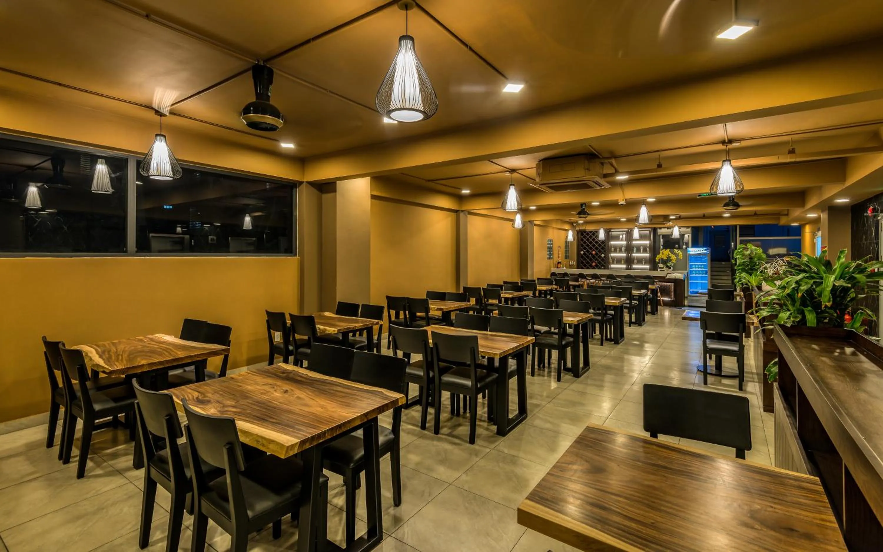 Restaurant/places to eat in Cherry Hotel and Apartment