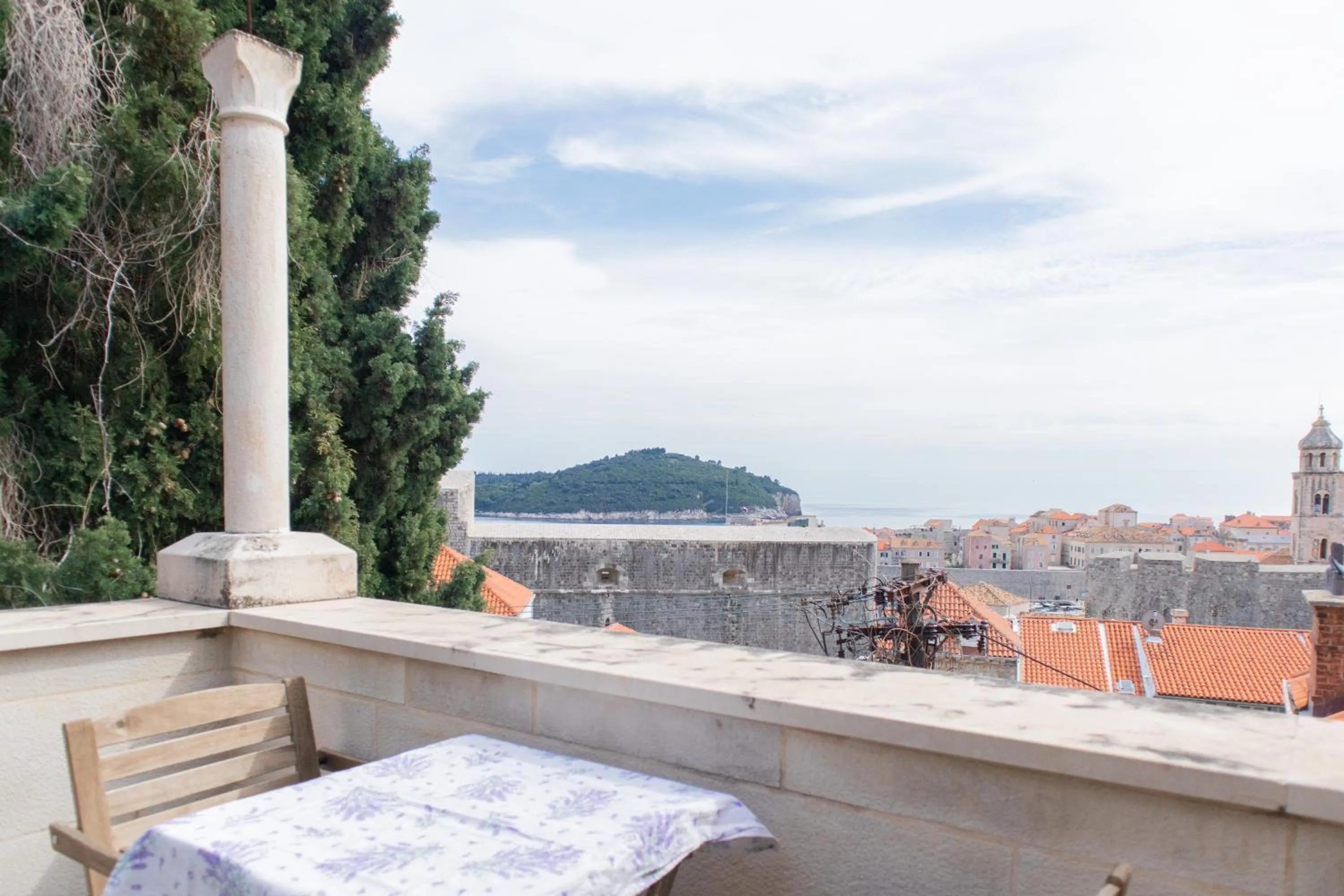 Bed in 6- Bed Premium Female Dormitory Room in Love Dubrovnik Hostel