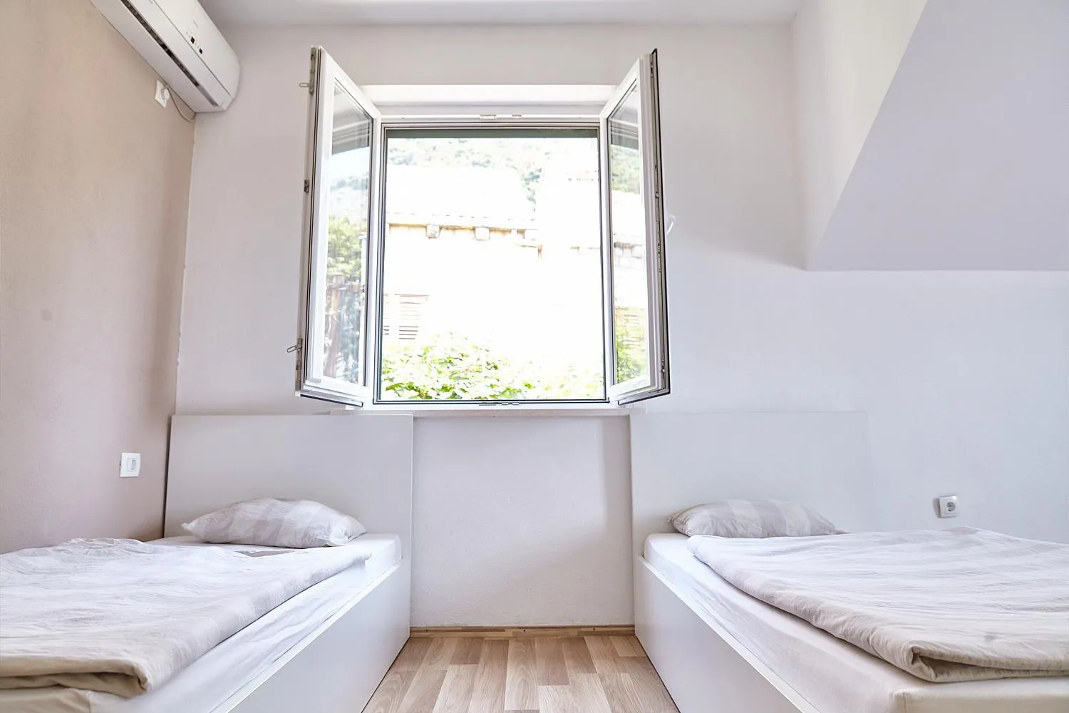Single Room with Bathroom in Love Dubrovnik Hostel