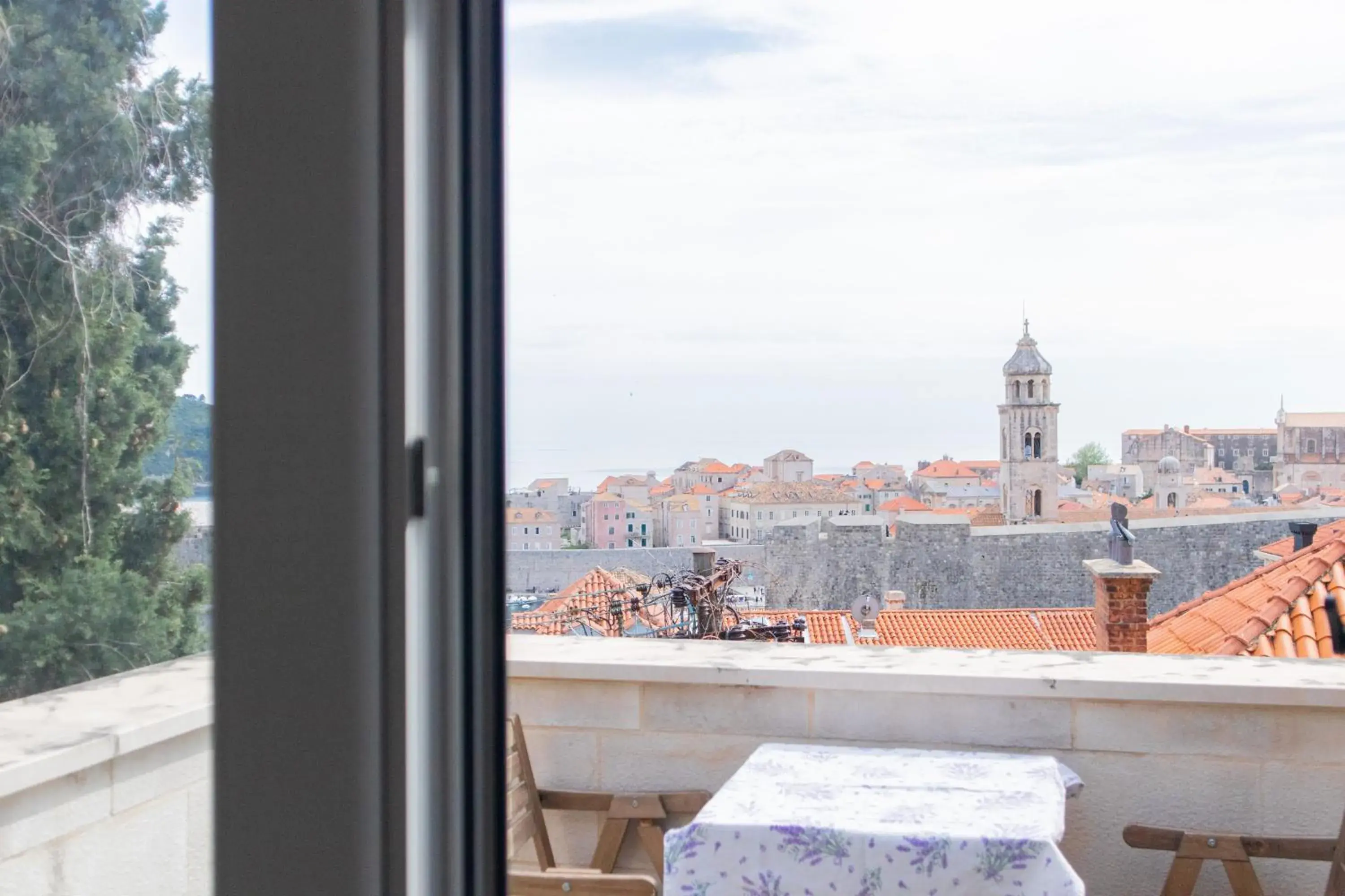 Bed in 6- Bed Premium Female Dormitory Room in Love Dubrovnik Hostel Bed in 6- Bed Premium Female Dormitory Room in Love Dubrovnik Hostel